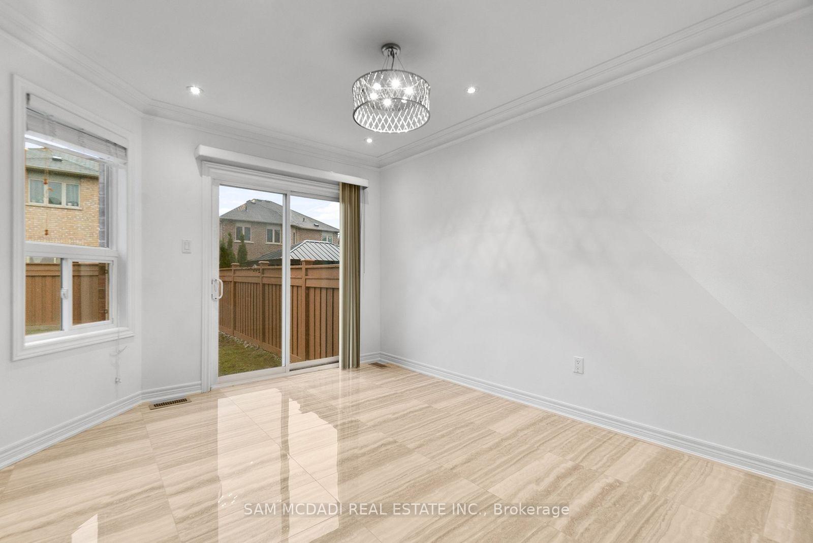 23 Manordale Crescent