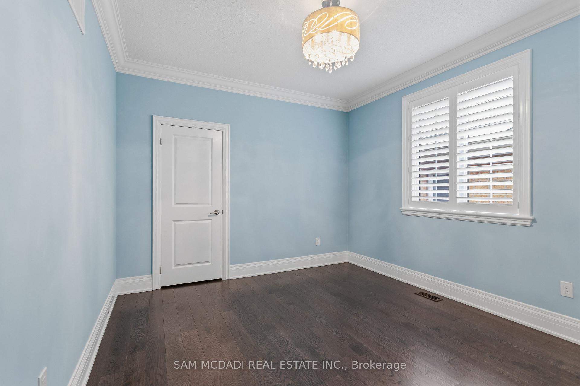 92 Heintzman Crescent