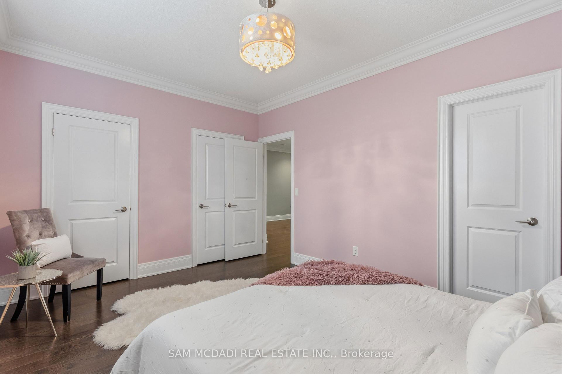 92 Heintzman Crescent