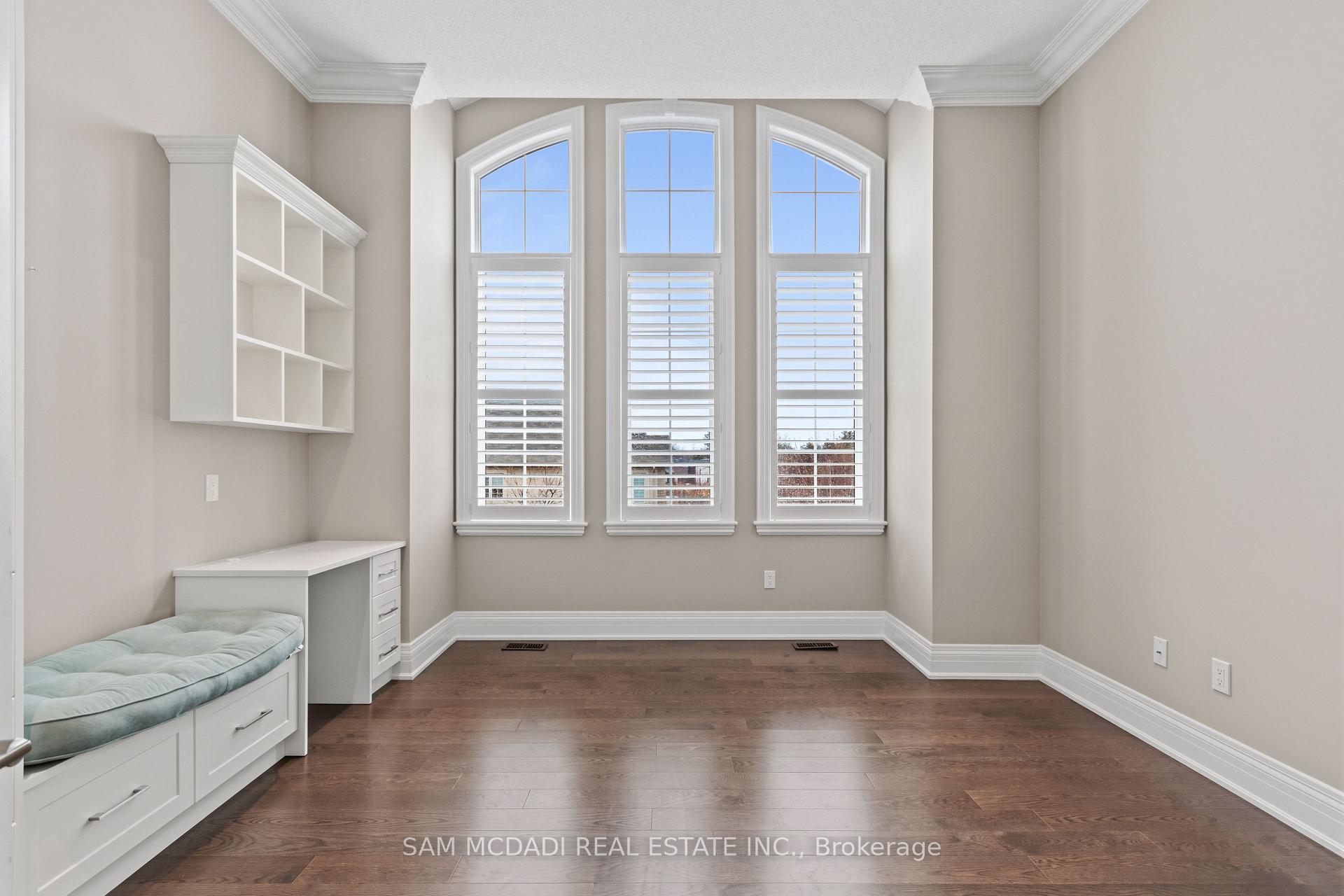 92 Heintzman Crescent