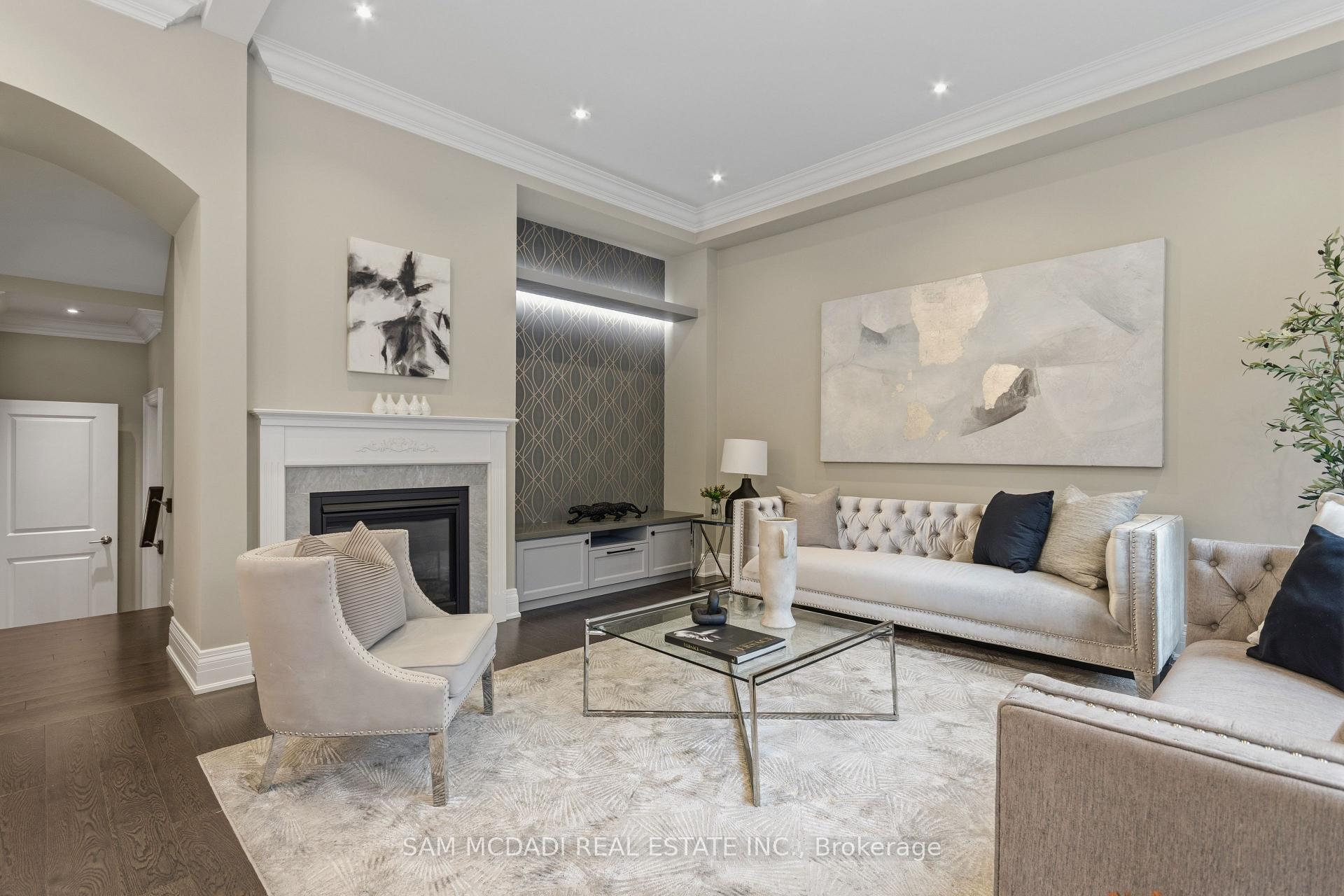 92 Heintzman Crescent