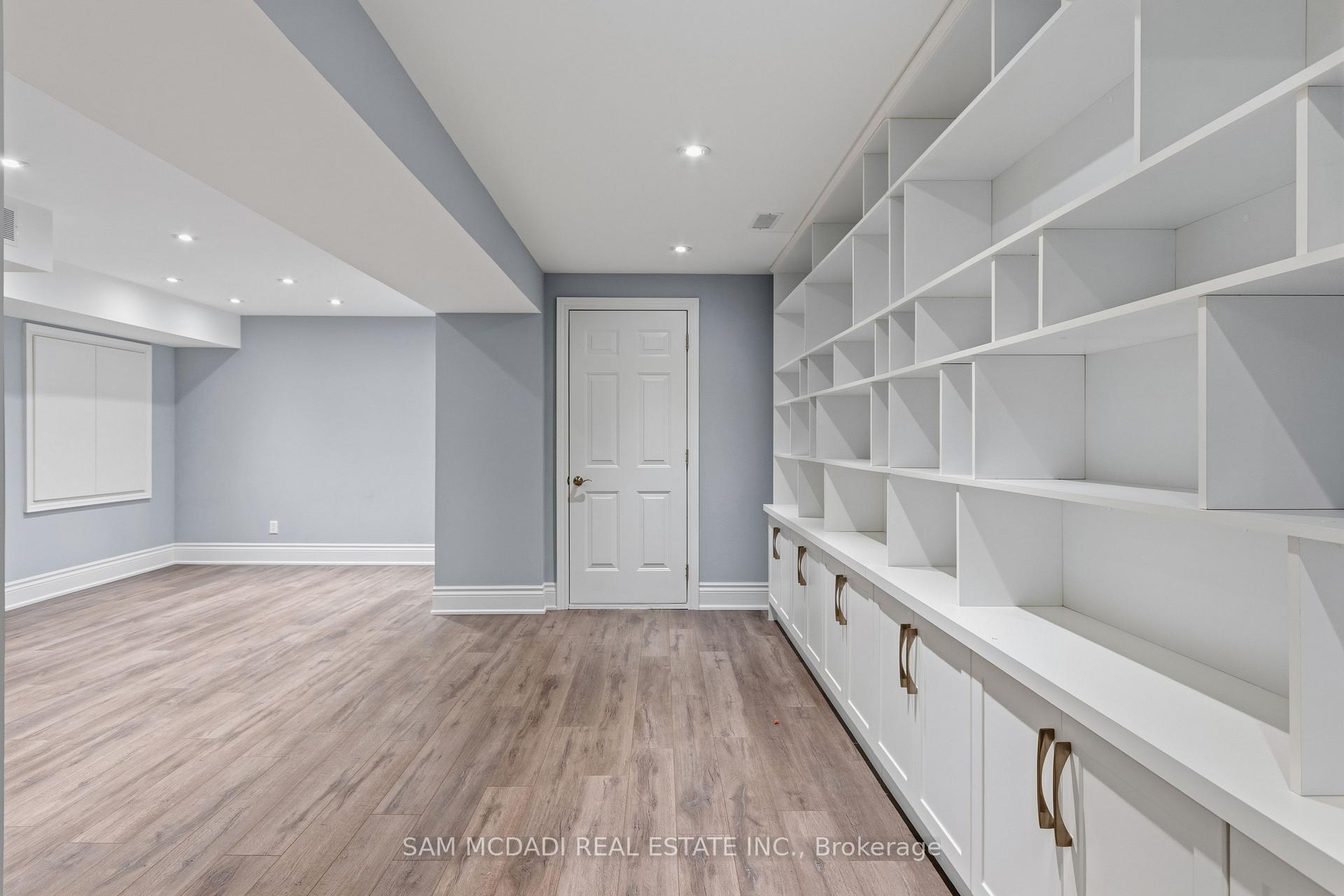 92 Heintzman Crescent