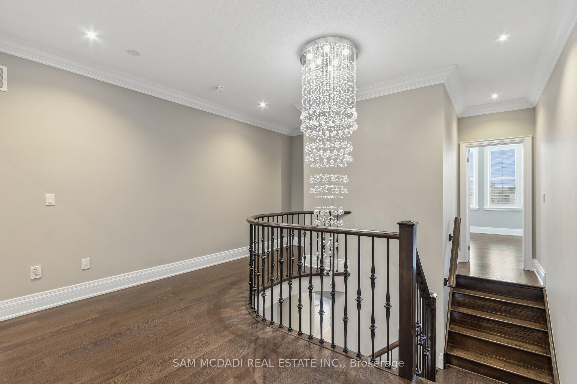 92 Heintzman Crescent