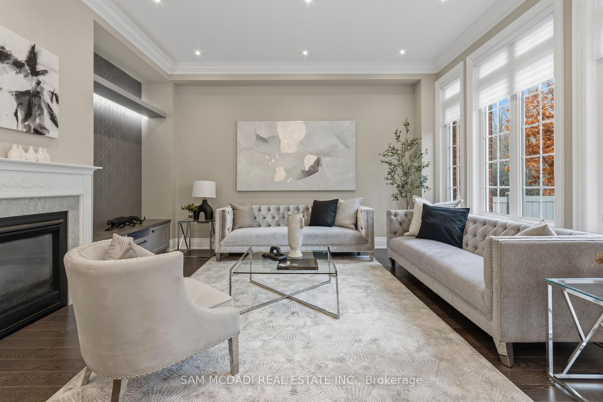 92 Heintzman Crescent