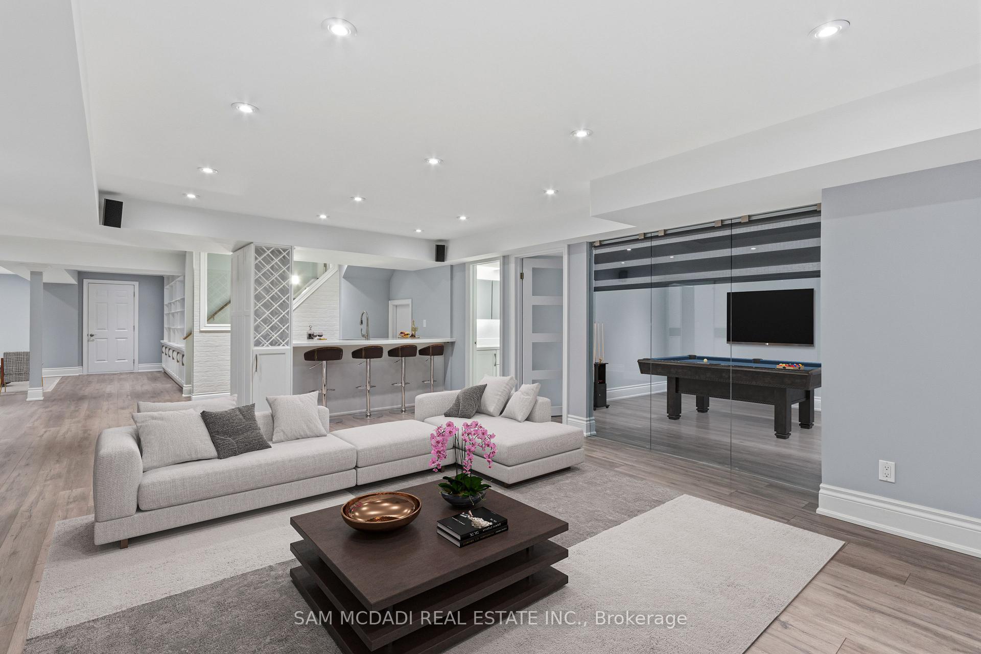 92 Heintzman Crescent