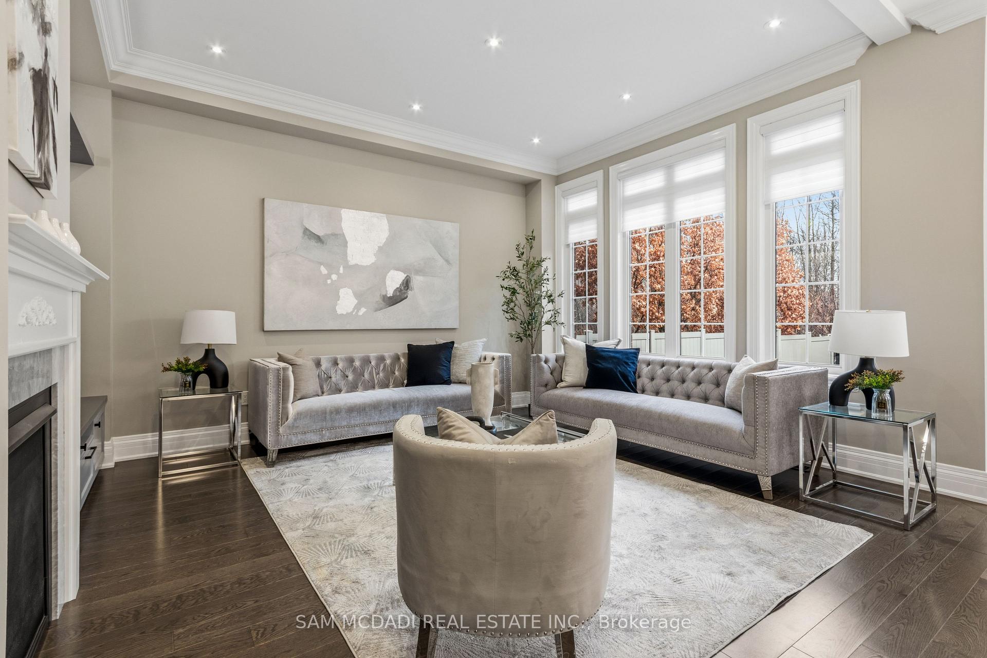 92 Heintzman Crescent