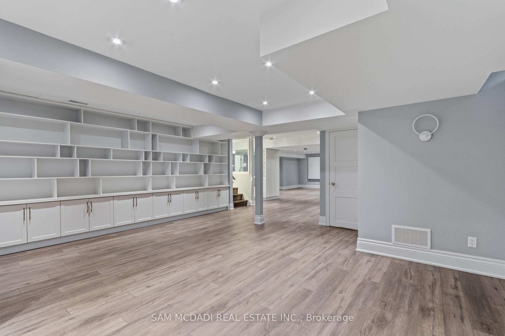 92 Heintzman Crescent