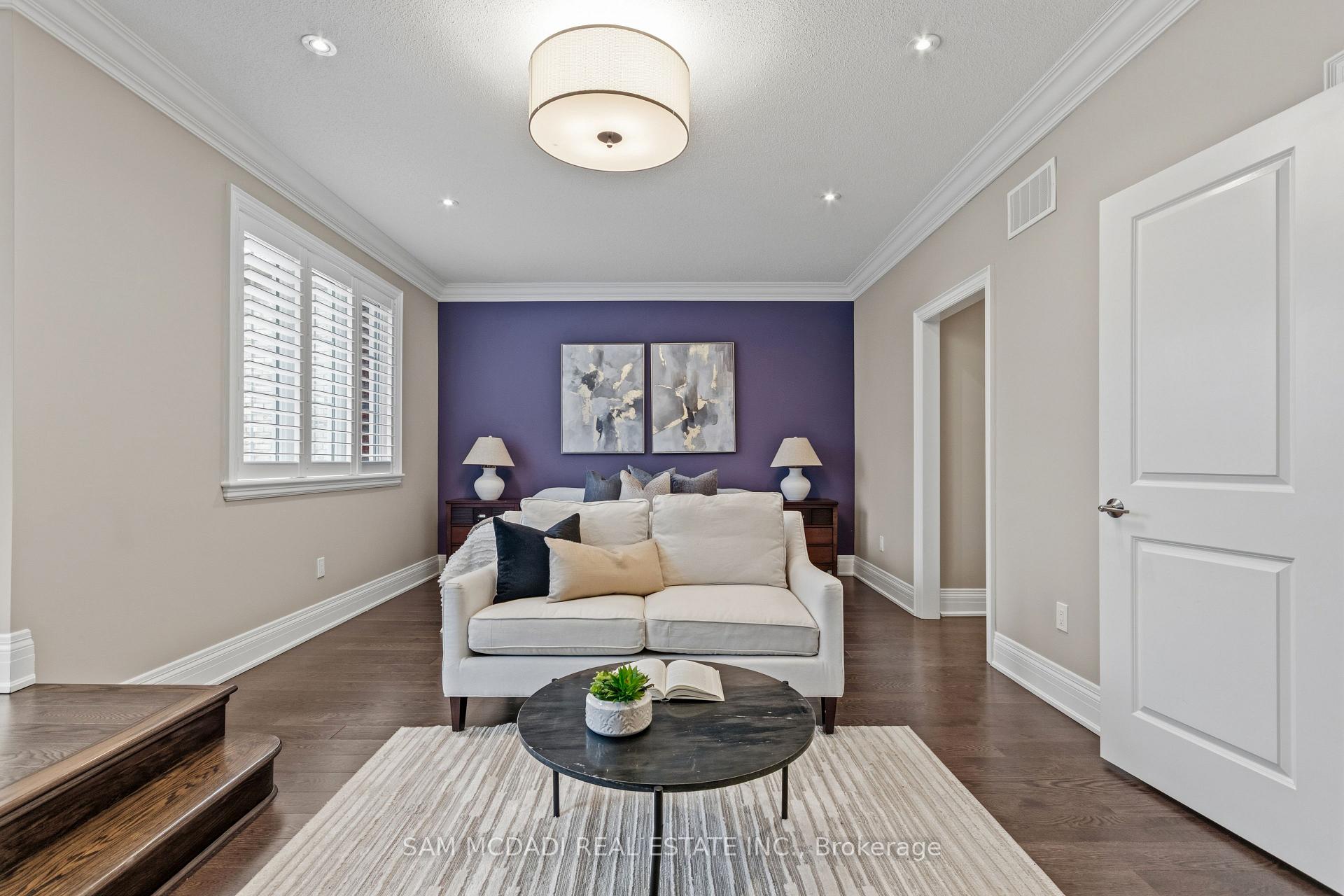 92 Heintzman Crescent