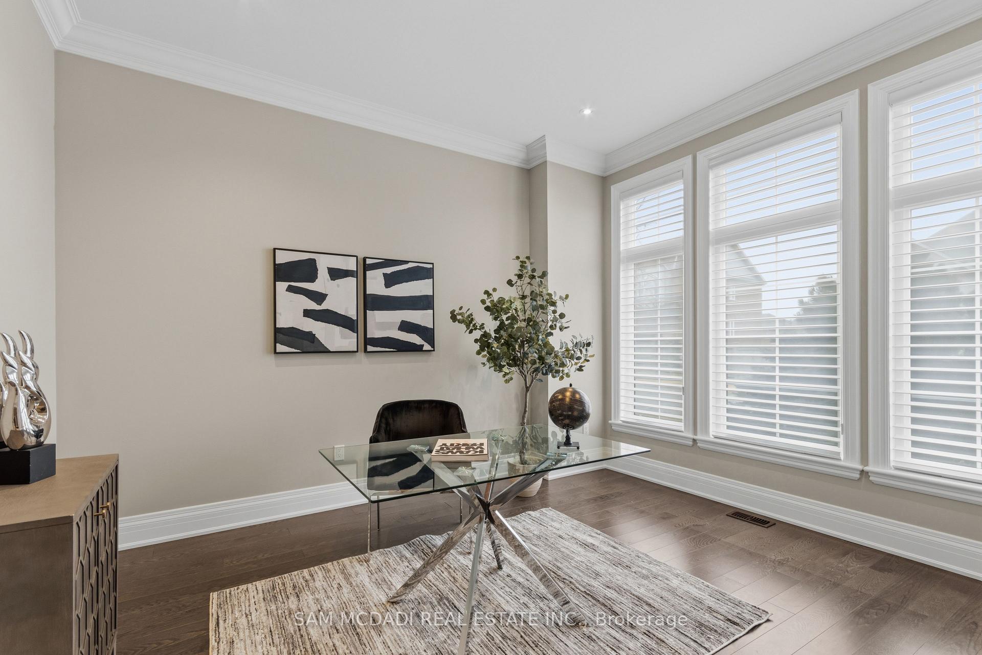 92 Heintzman Crescent