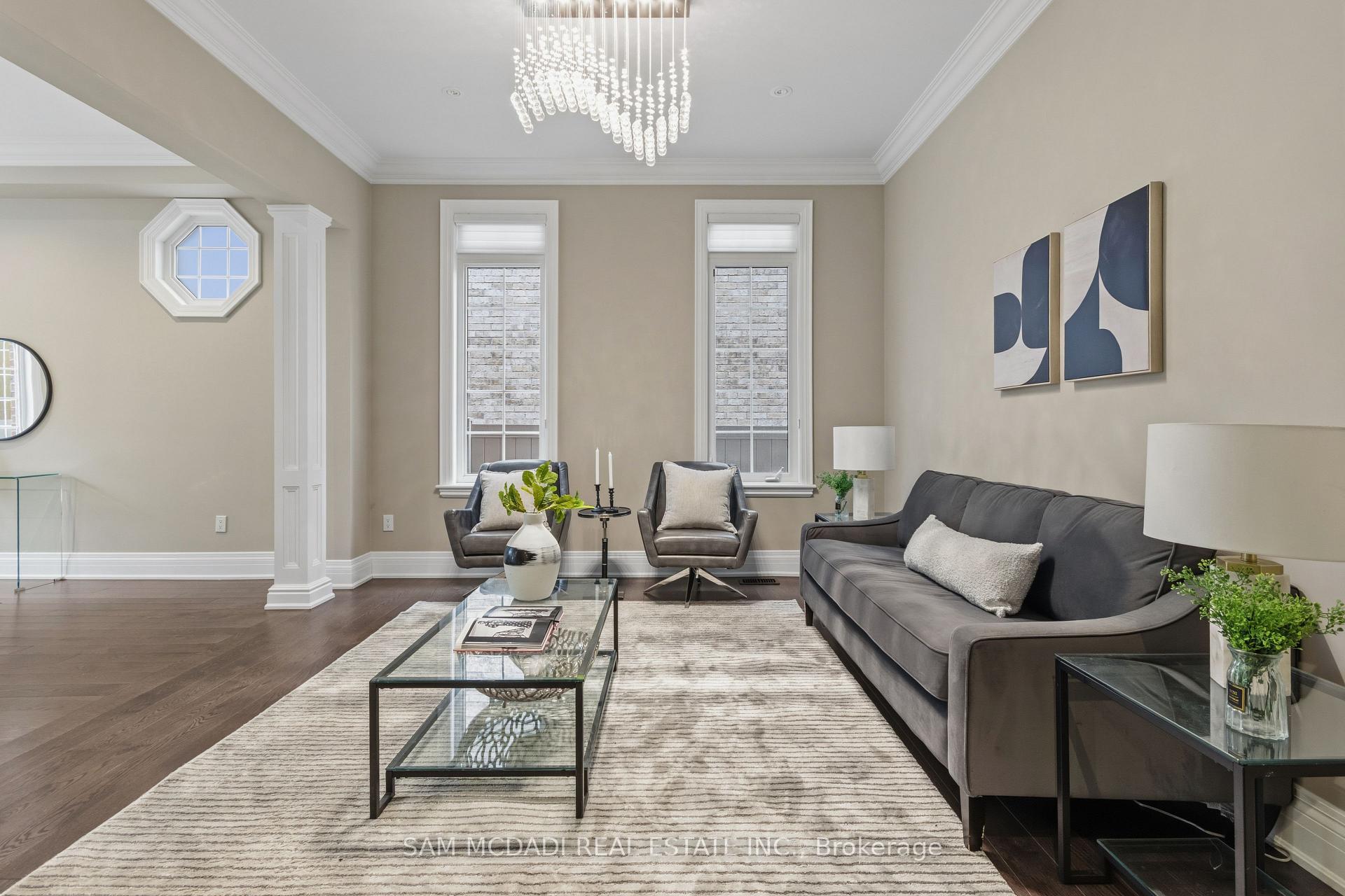 92 Heintzman Crescent