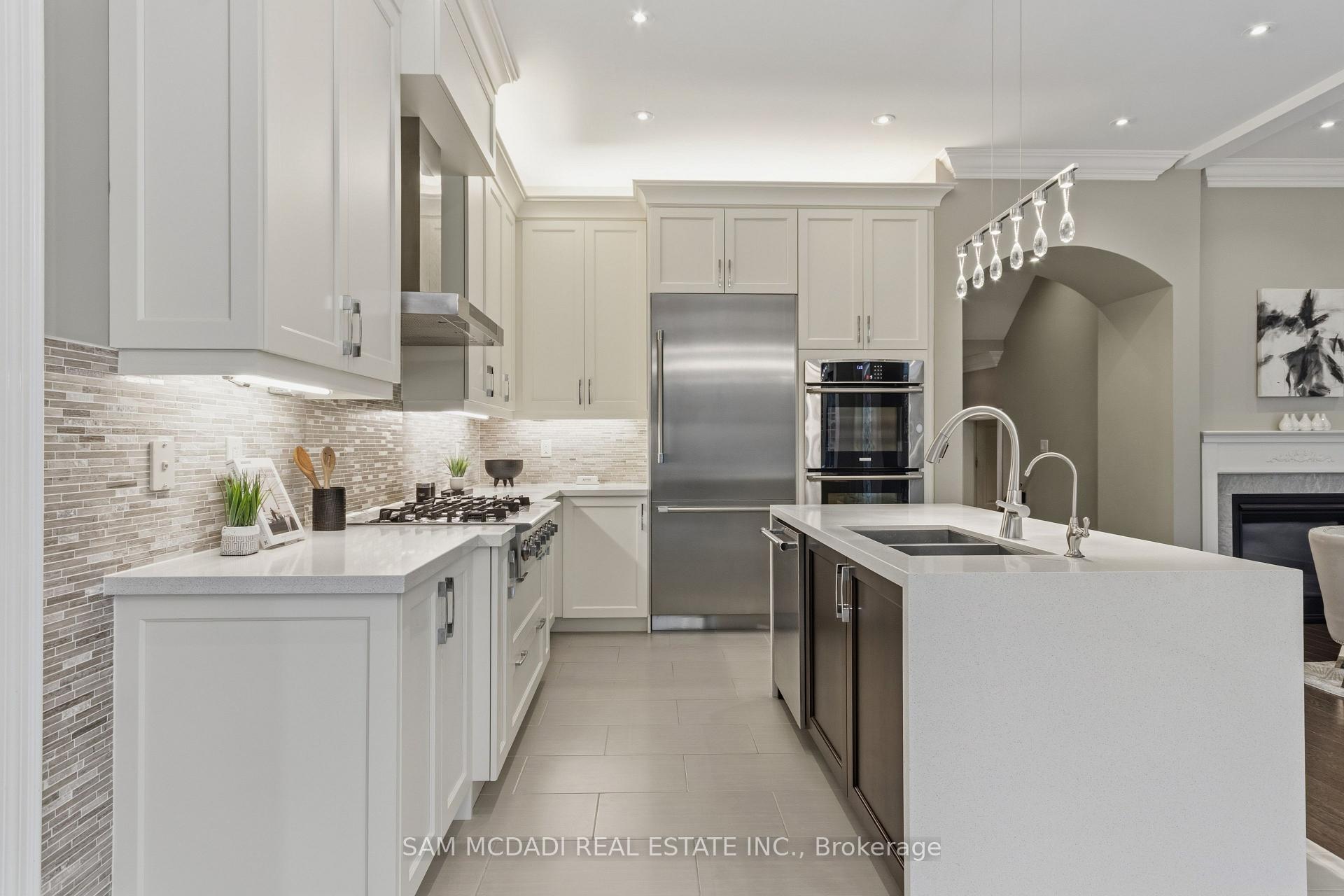 92 Heintzman Crescent