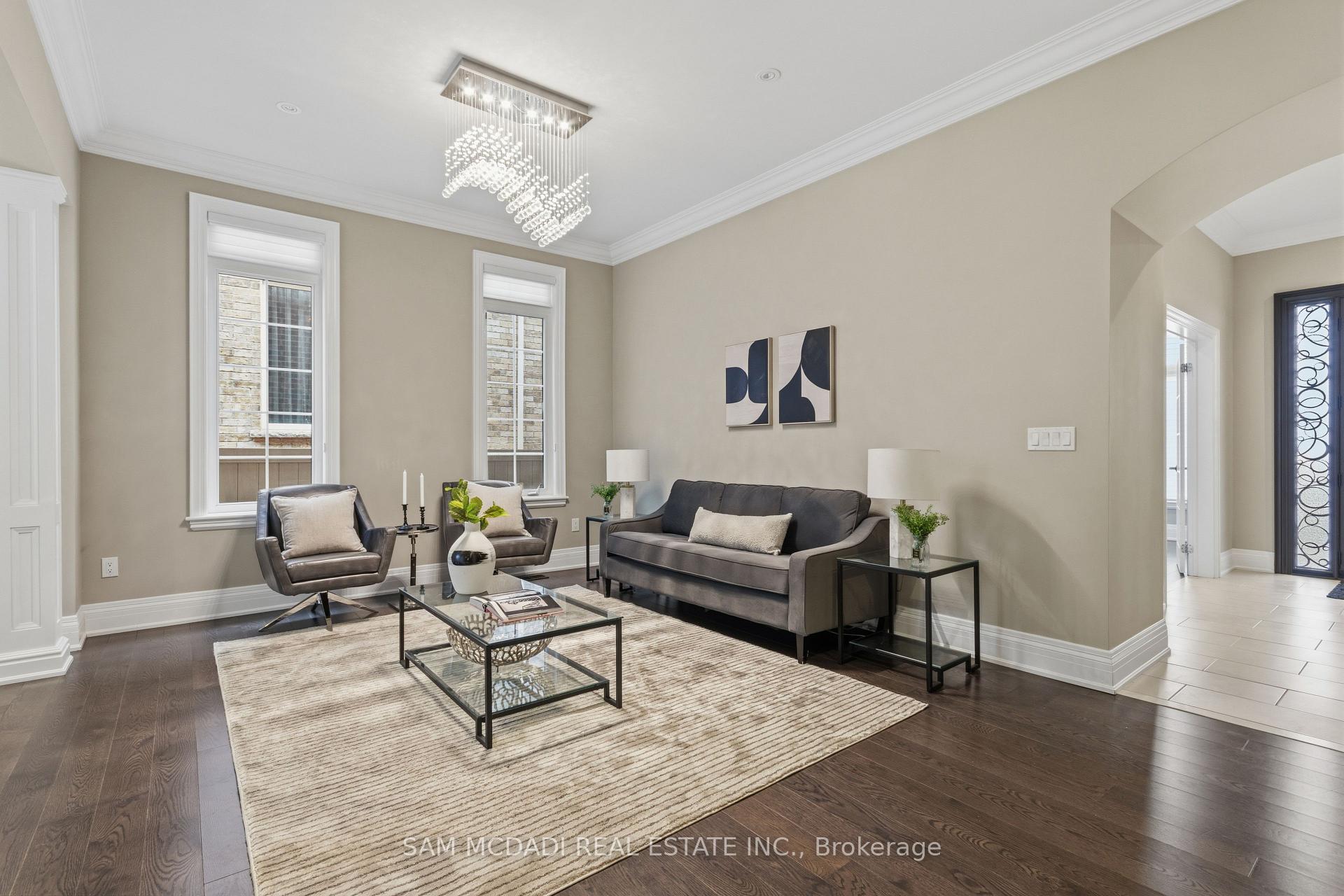 92 Heintzman Crescent