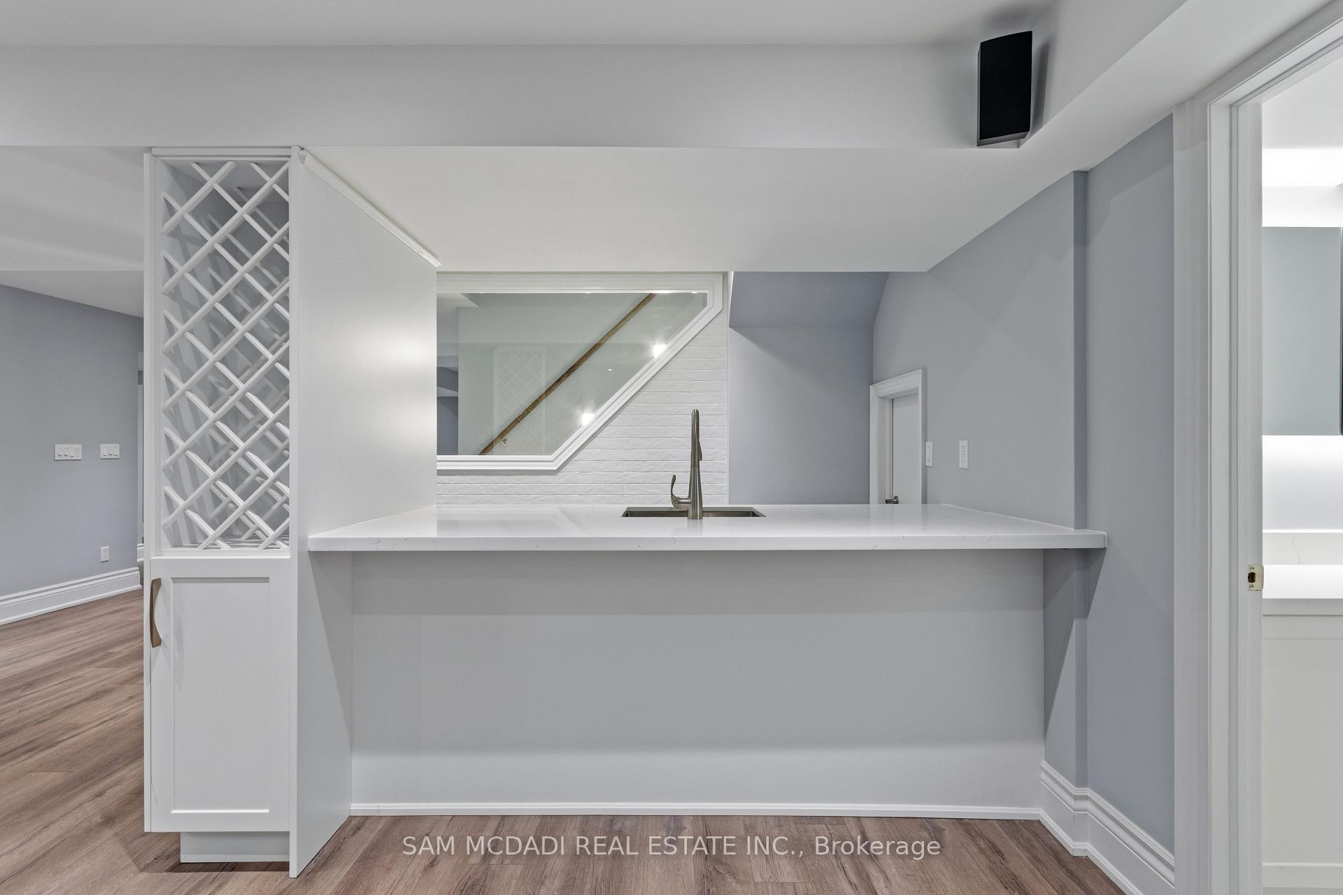 92 Heintzman Crescent