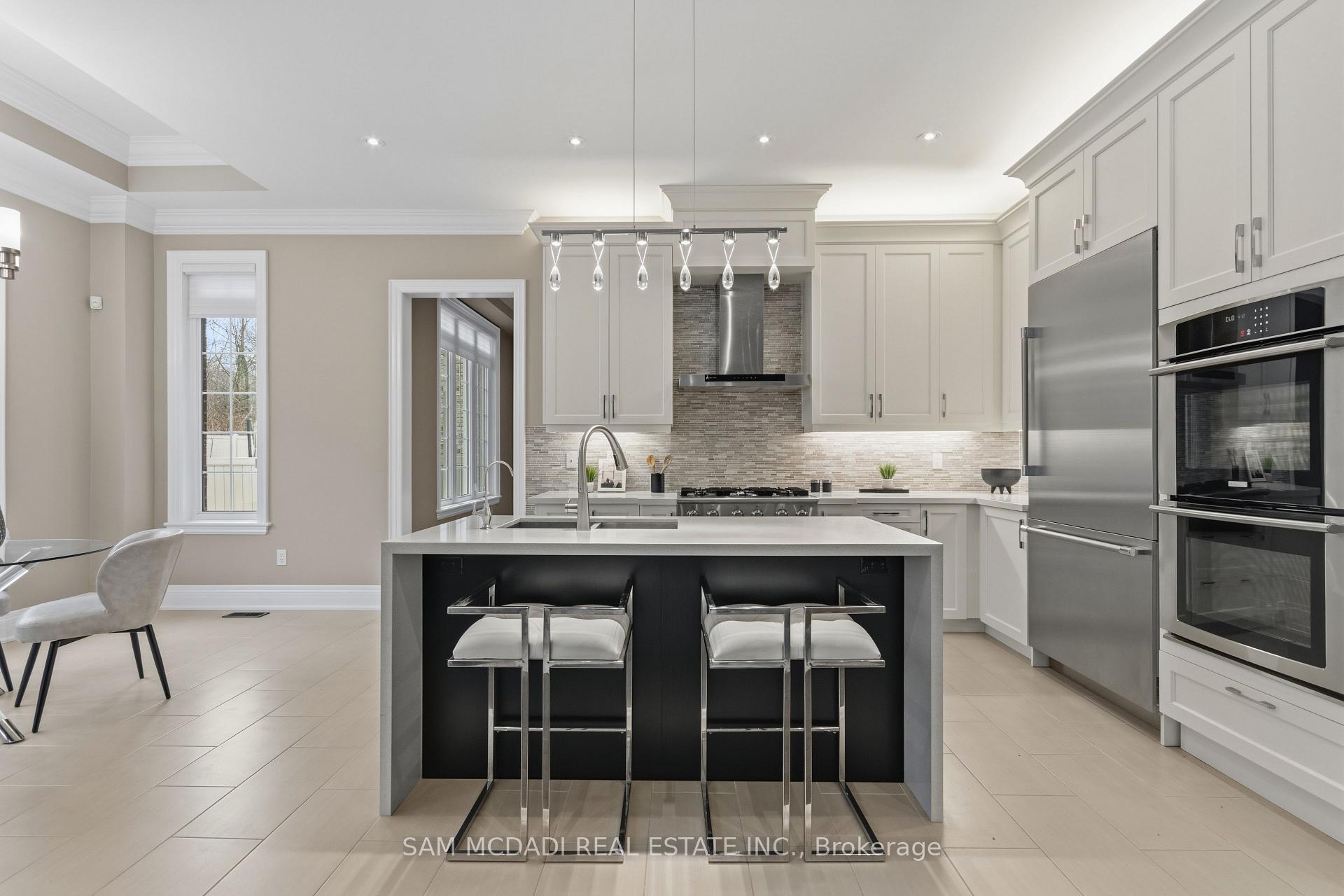 92 Heintzman Crescent