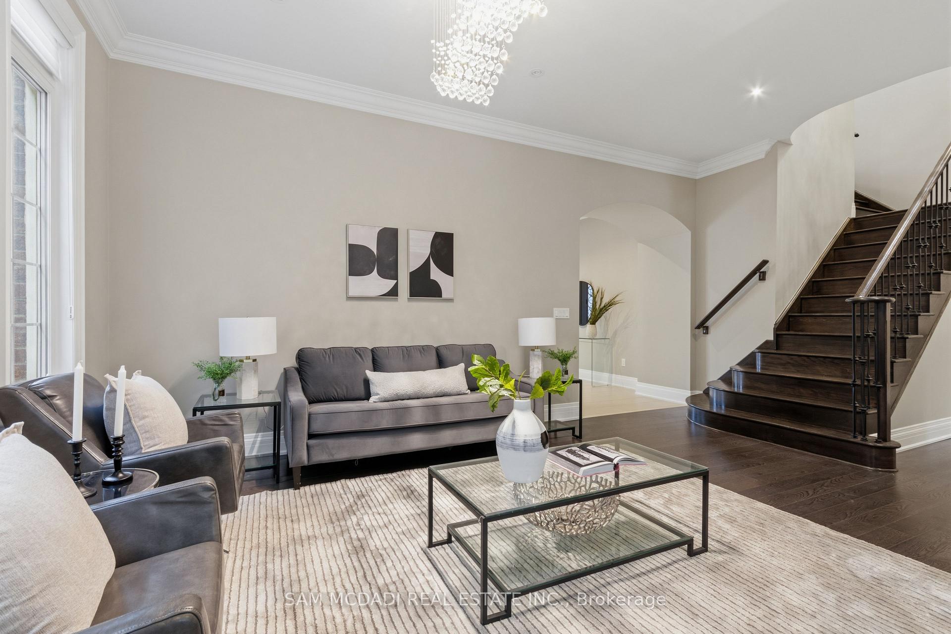 92 Heintzman Crescent