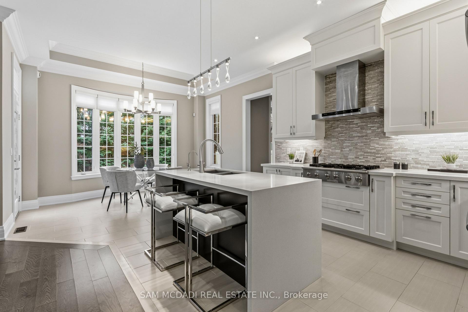 92 Heintzman Crescent