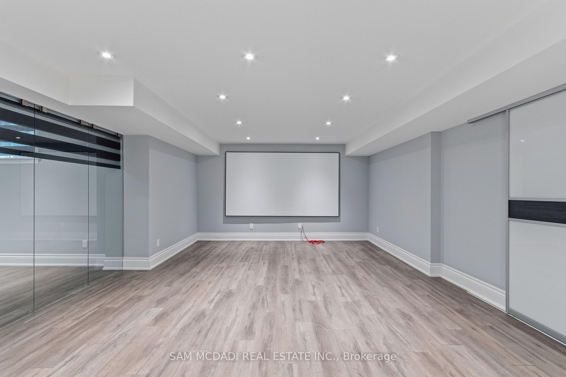 92 Heintzman Crescent