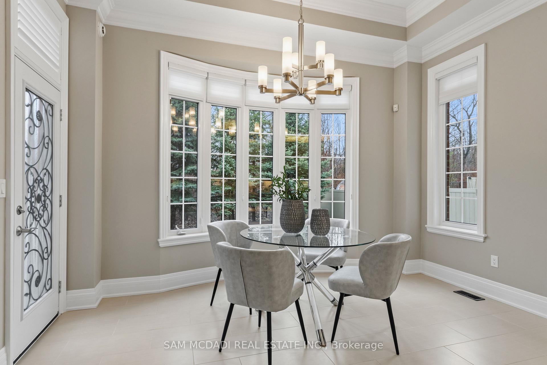 92 Heintzman Crescent