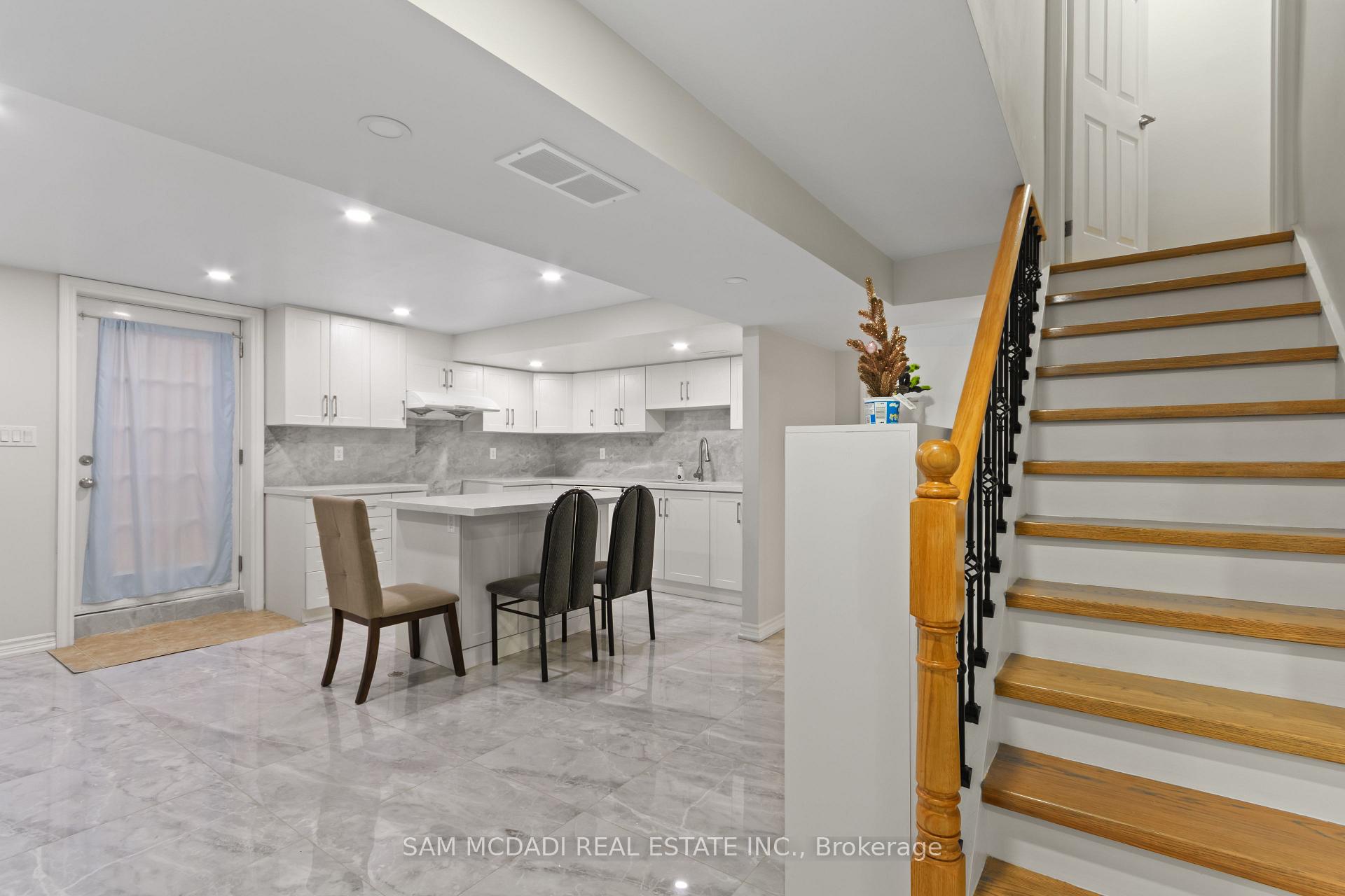 8 Brooklyn Crescent
