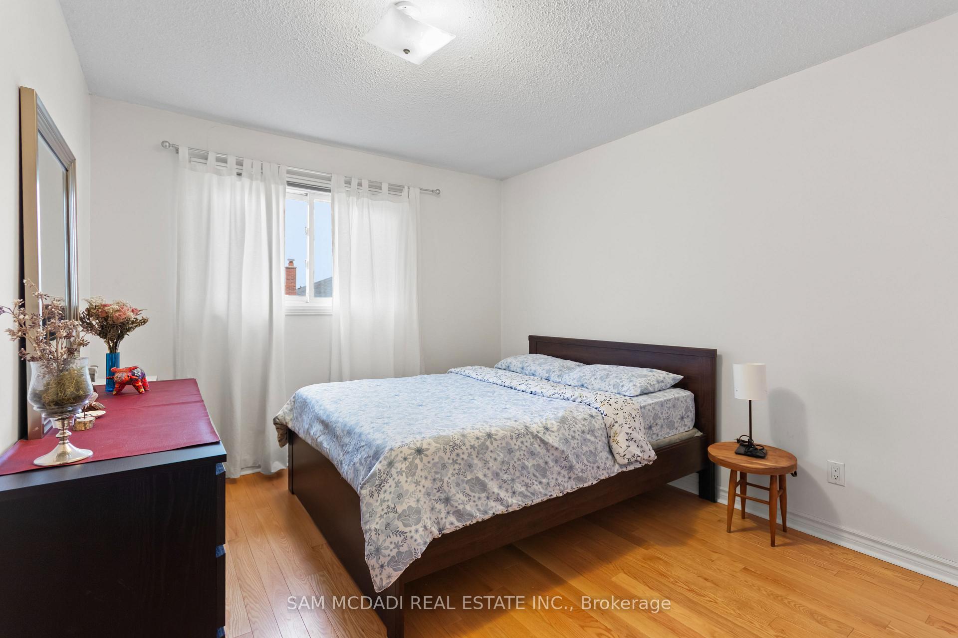 8 Brooklyn Crescent