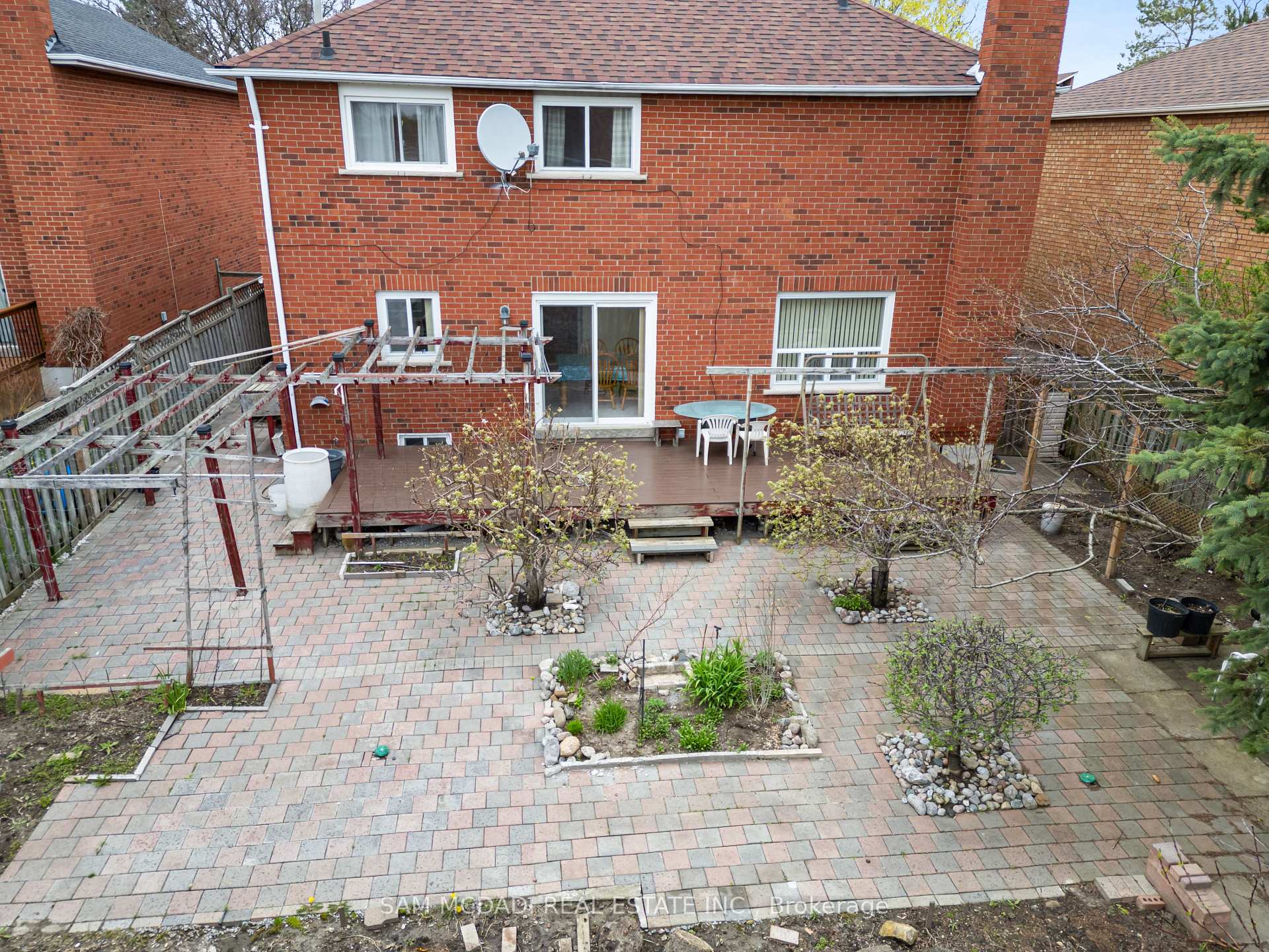8 Brooklyn Crescent