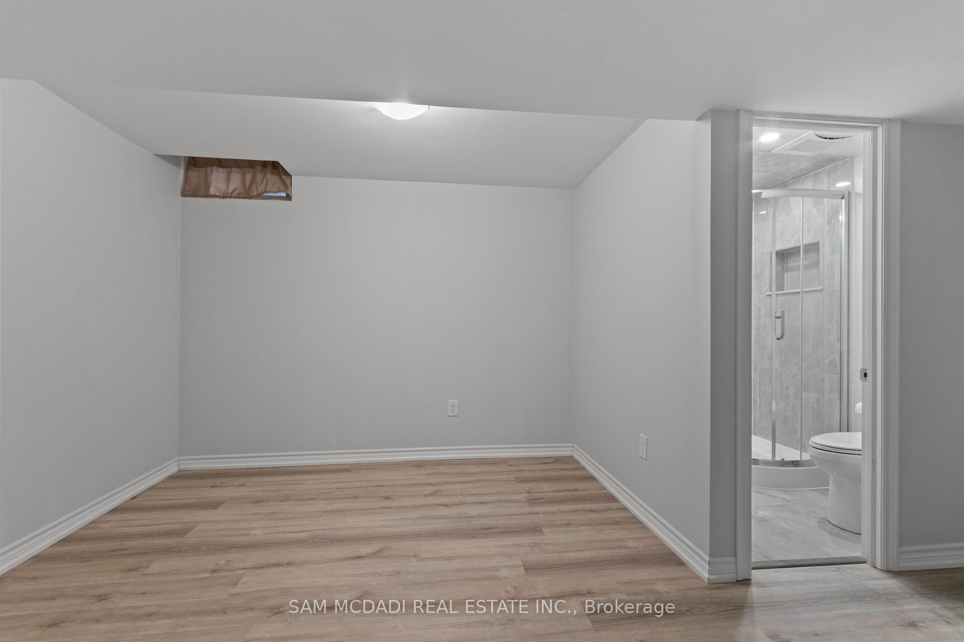 8 Brooklyn Crescent