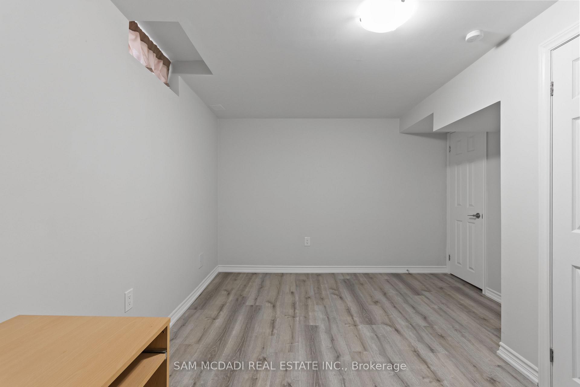 8 Brooklyn Crescent