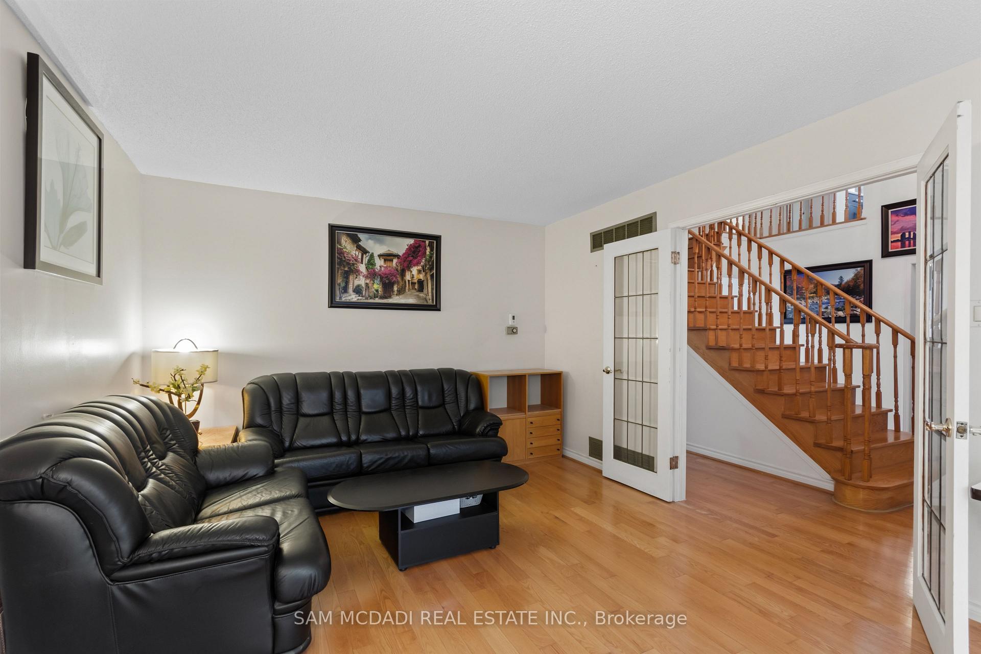8 Brooklyn Crescent