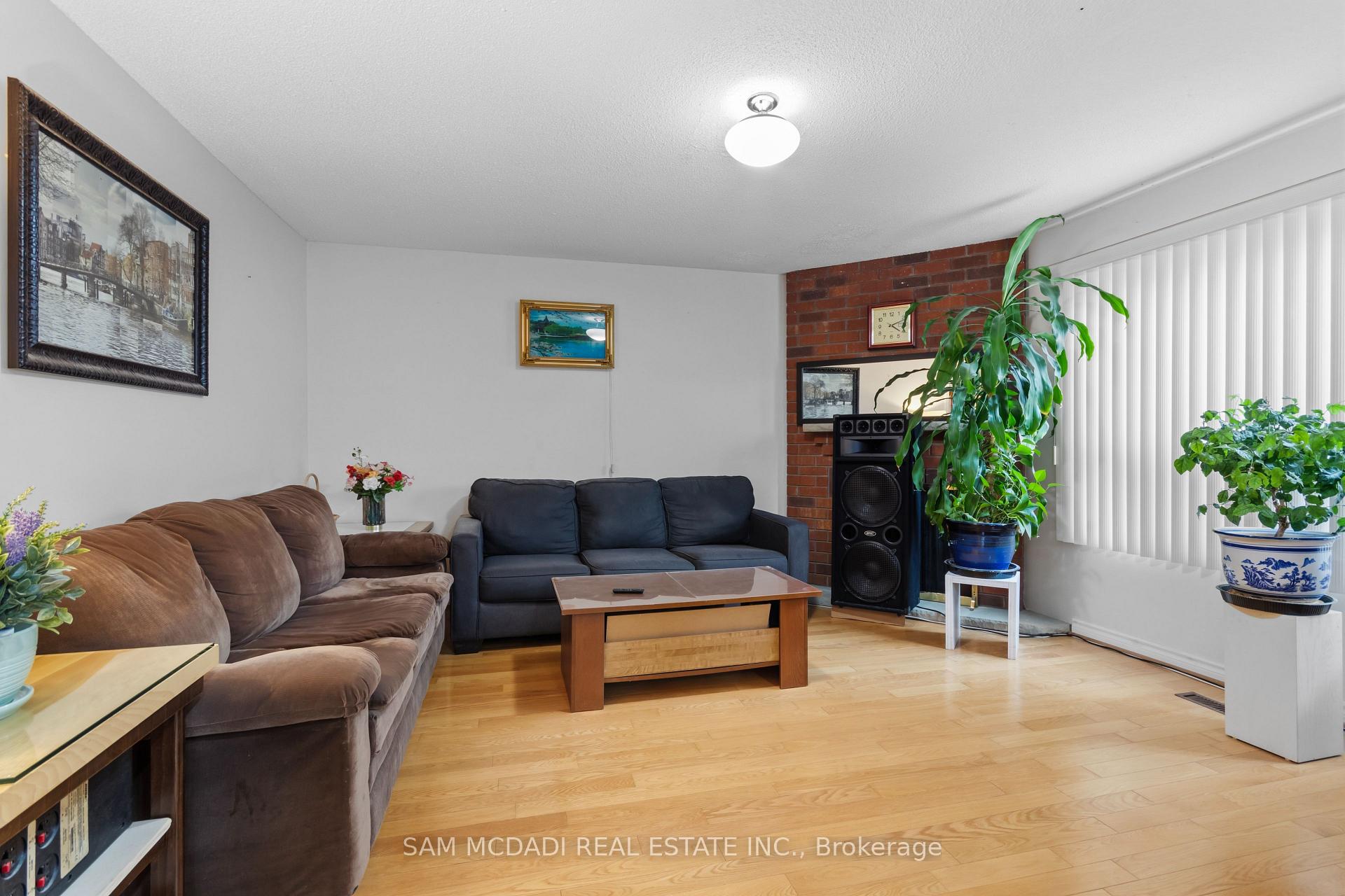 8 Brooklyn Crescent
