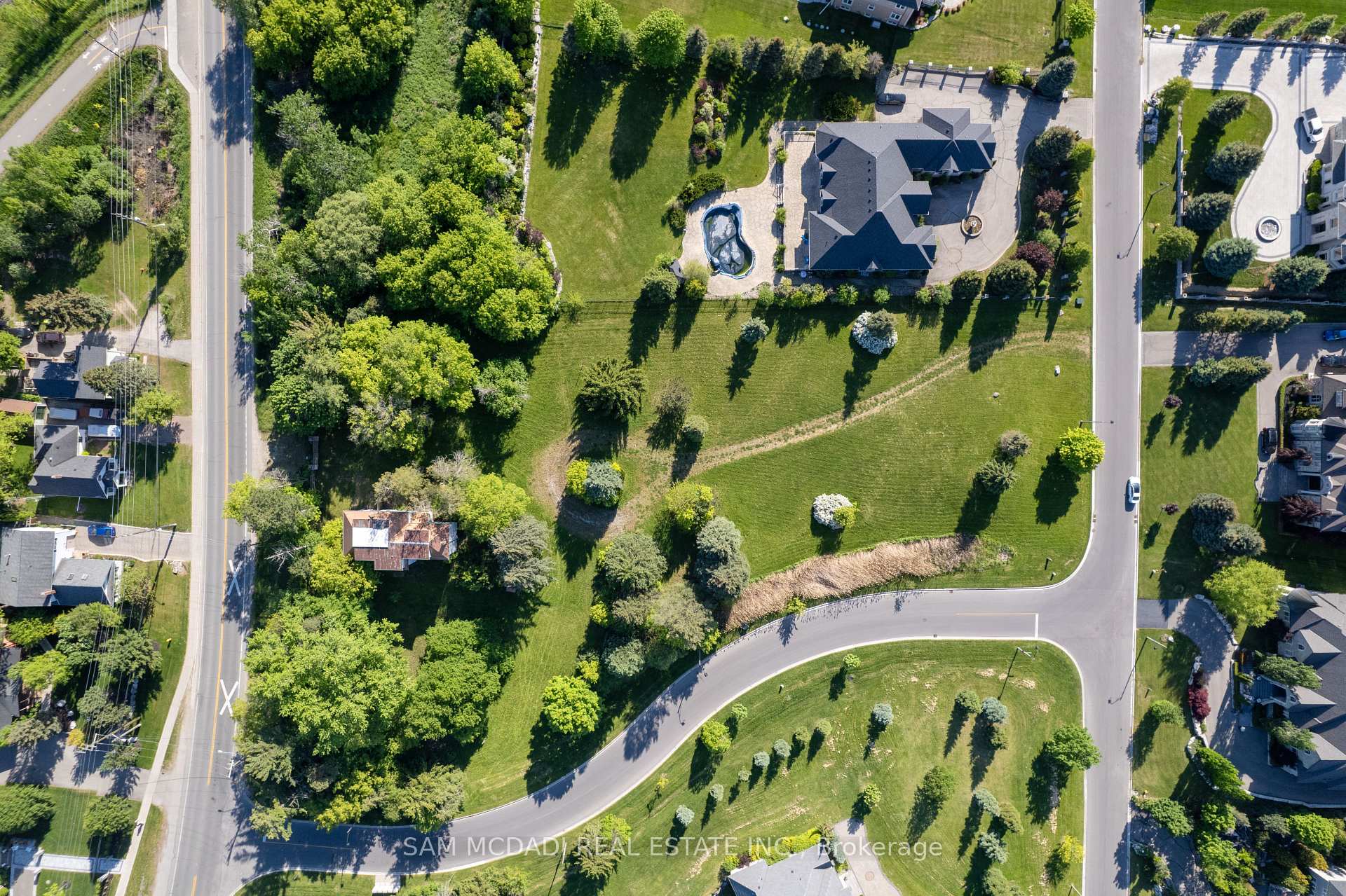 10 Richard Lovat Court