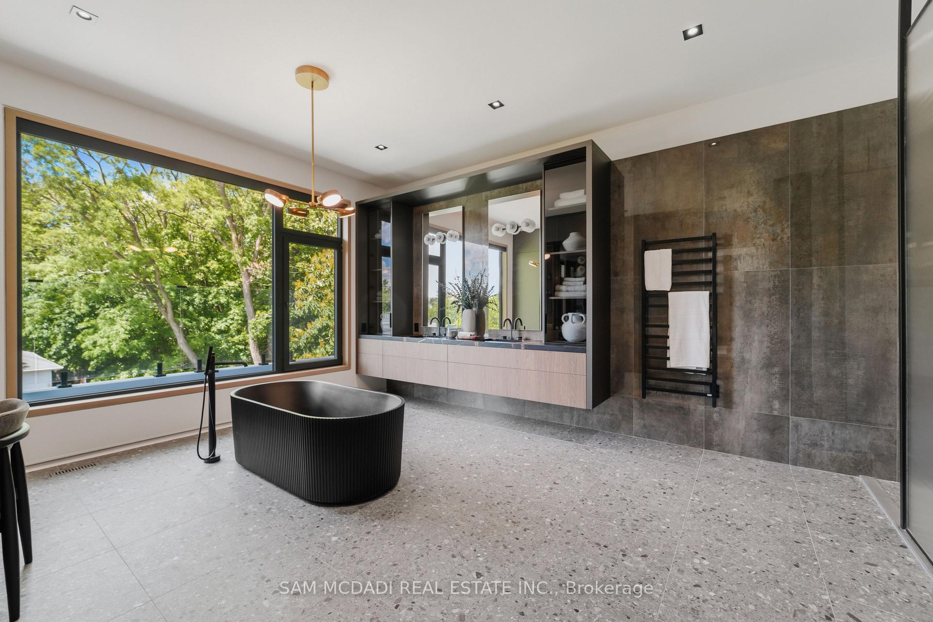10 Peter Morse Way
