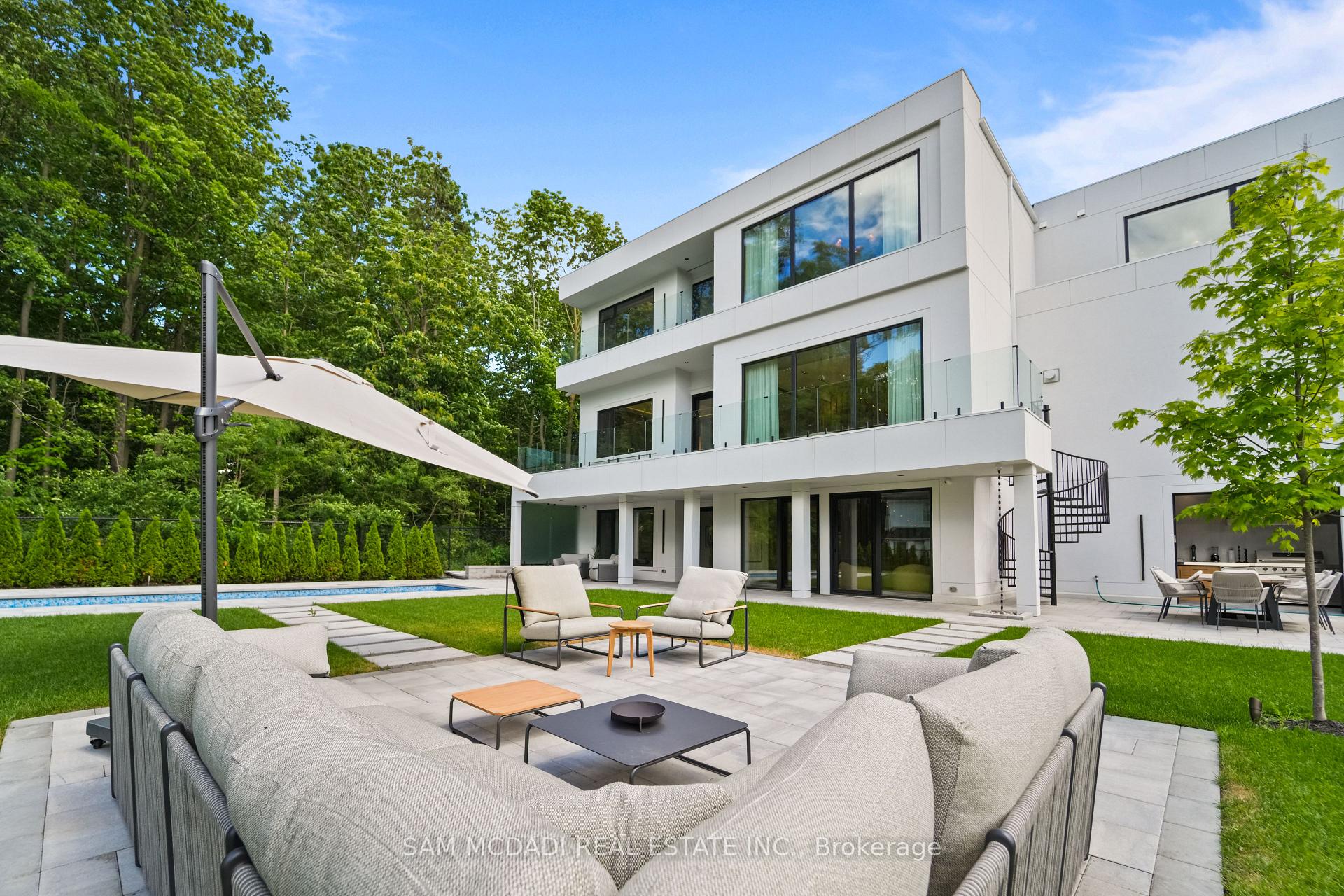 10 Peter Morse Way