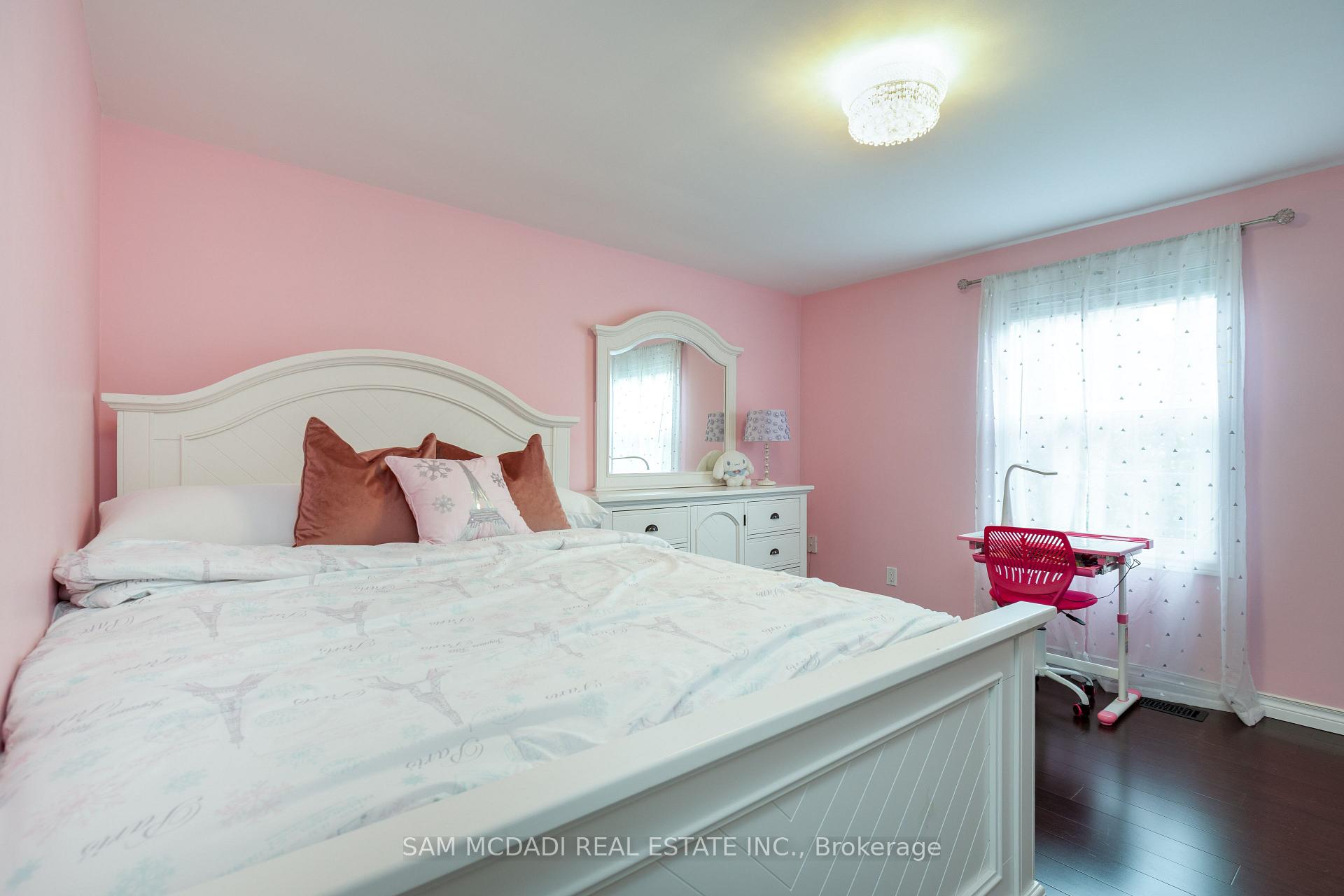 3325 Lakeshore Road