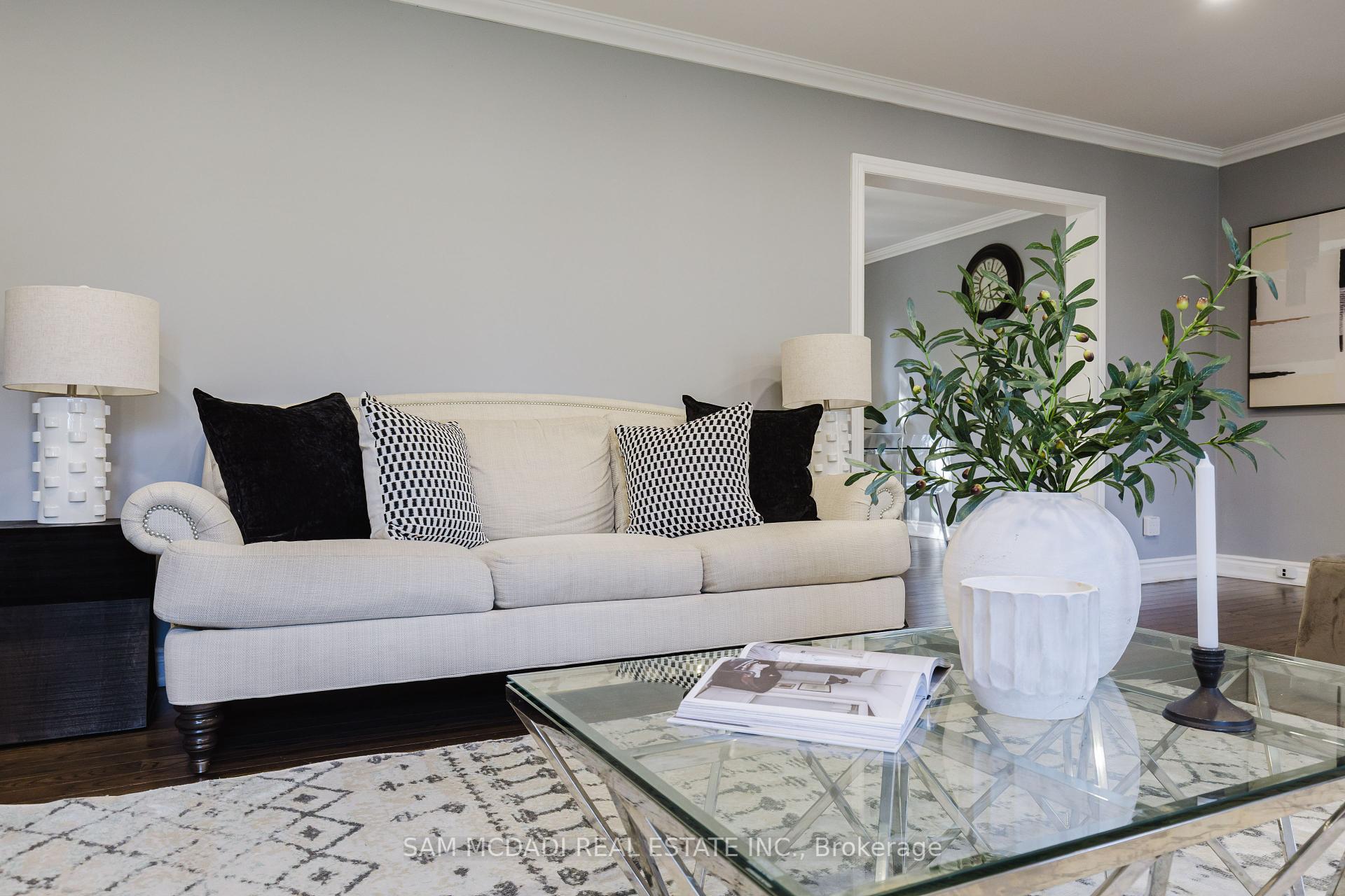 3325 Lakeshore Road