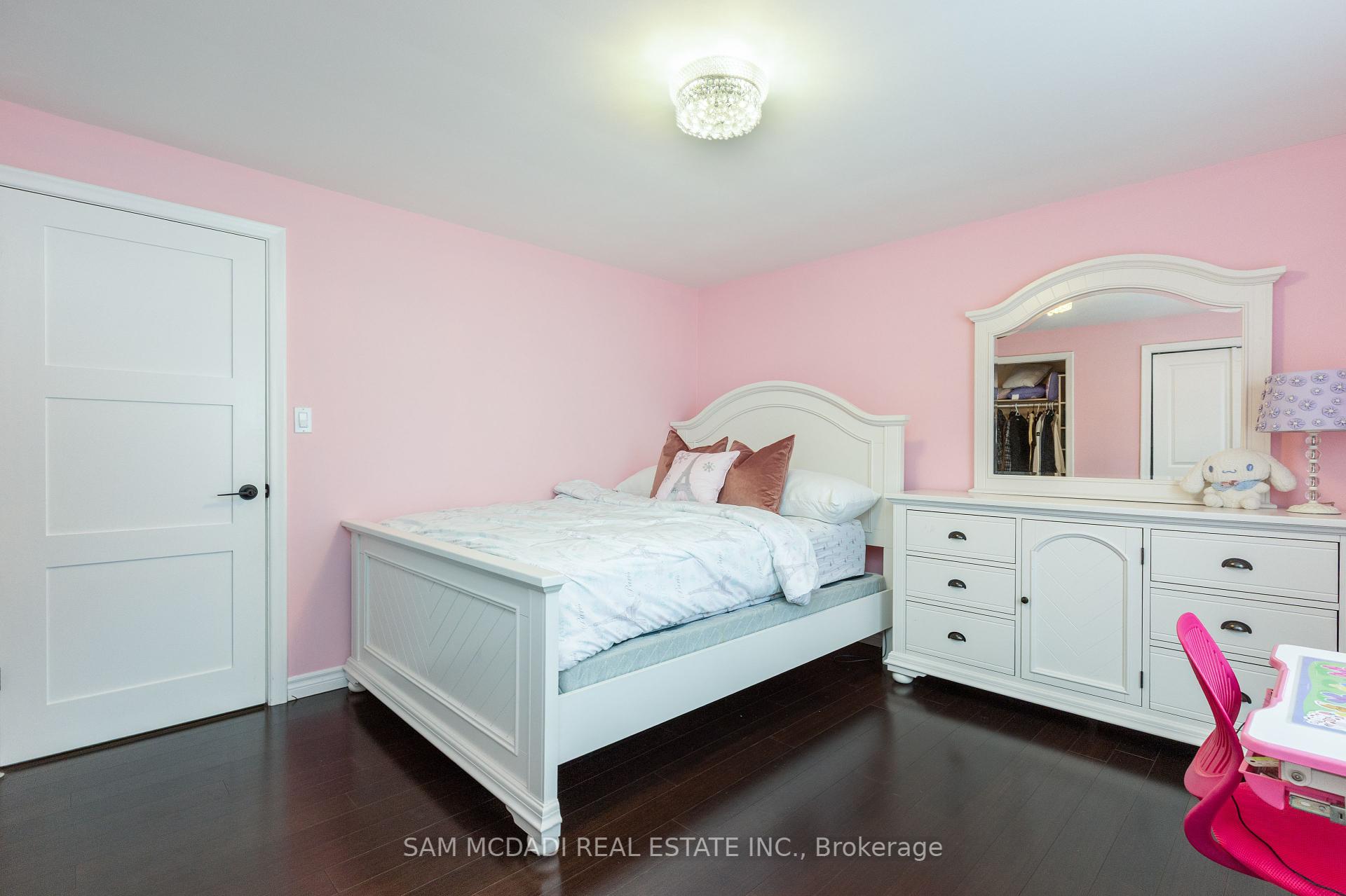 3325 Lakeshore Road