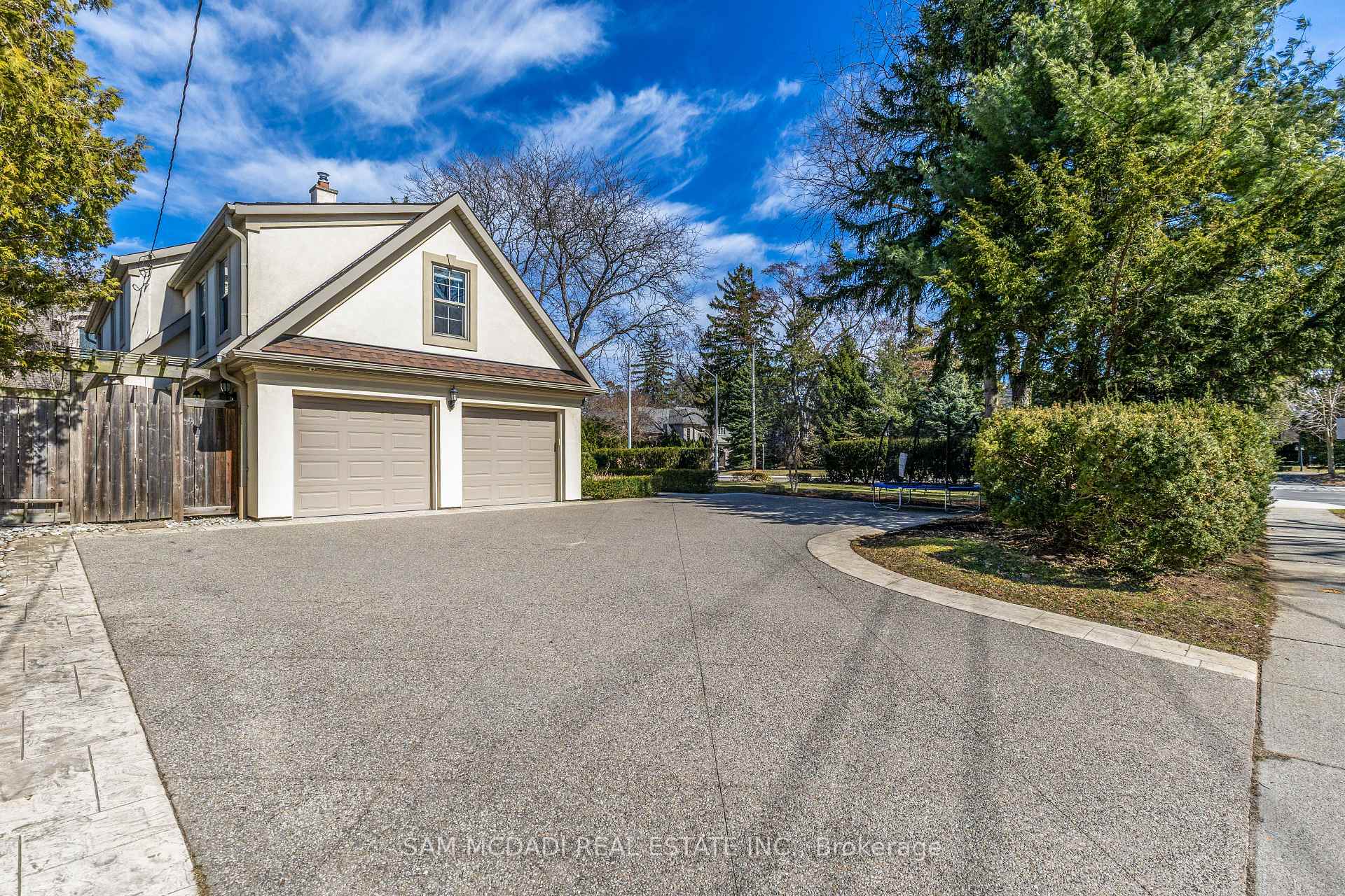 3325 Lakeshore Road