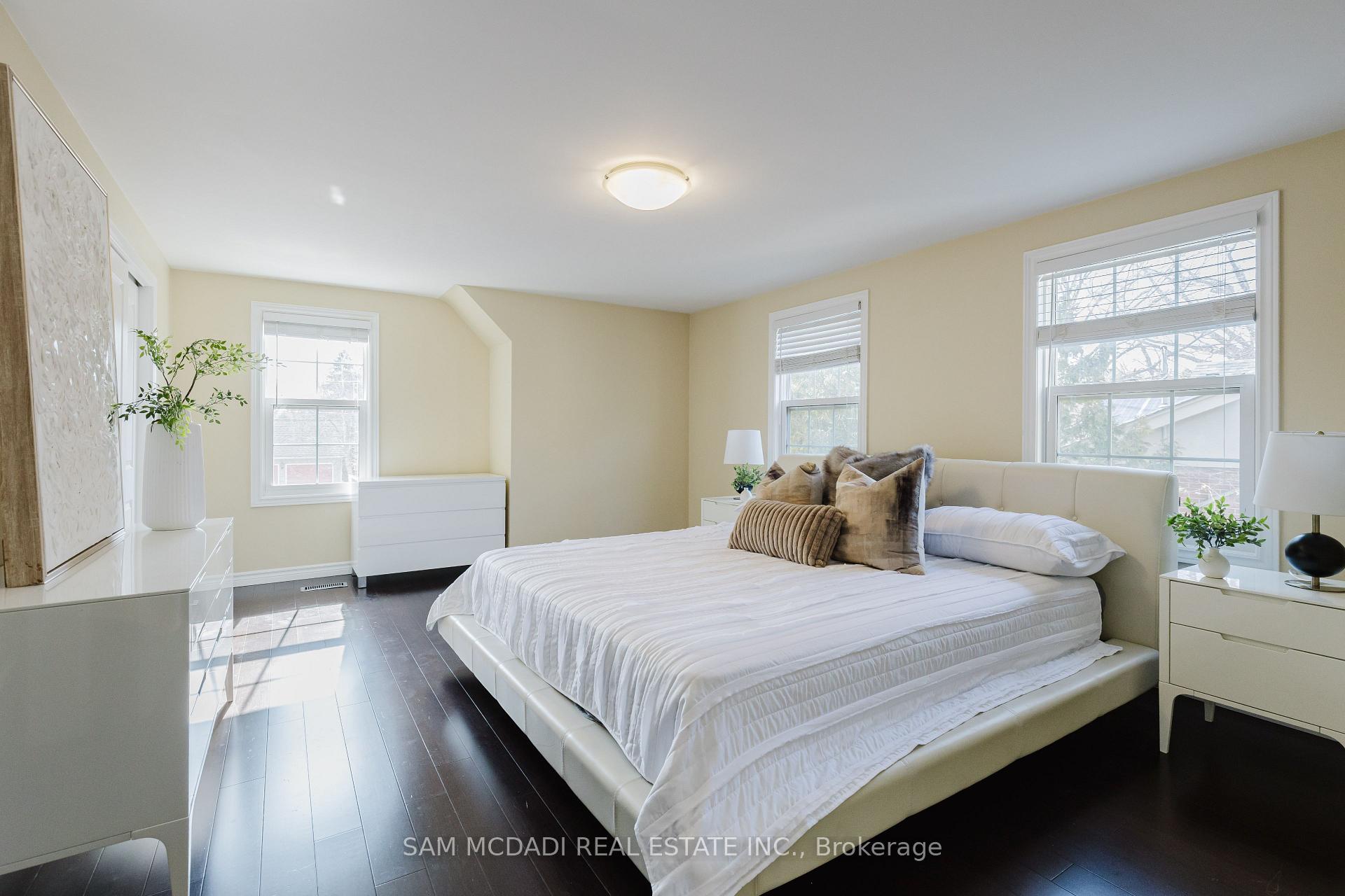 3325 Lakeshore Road