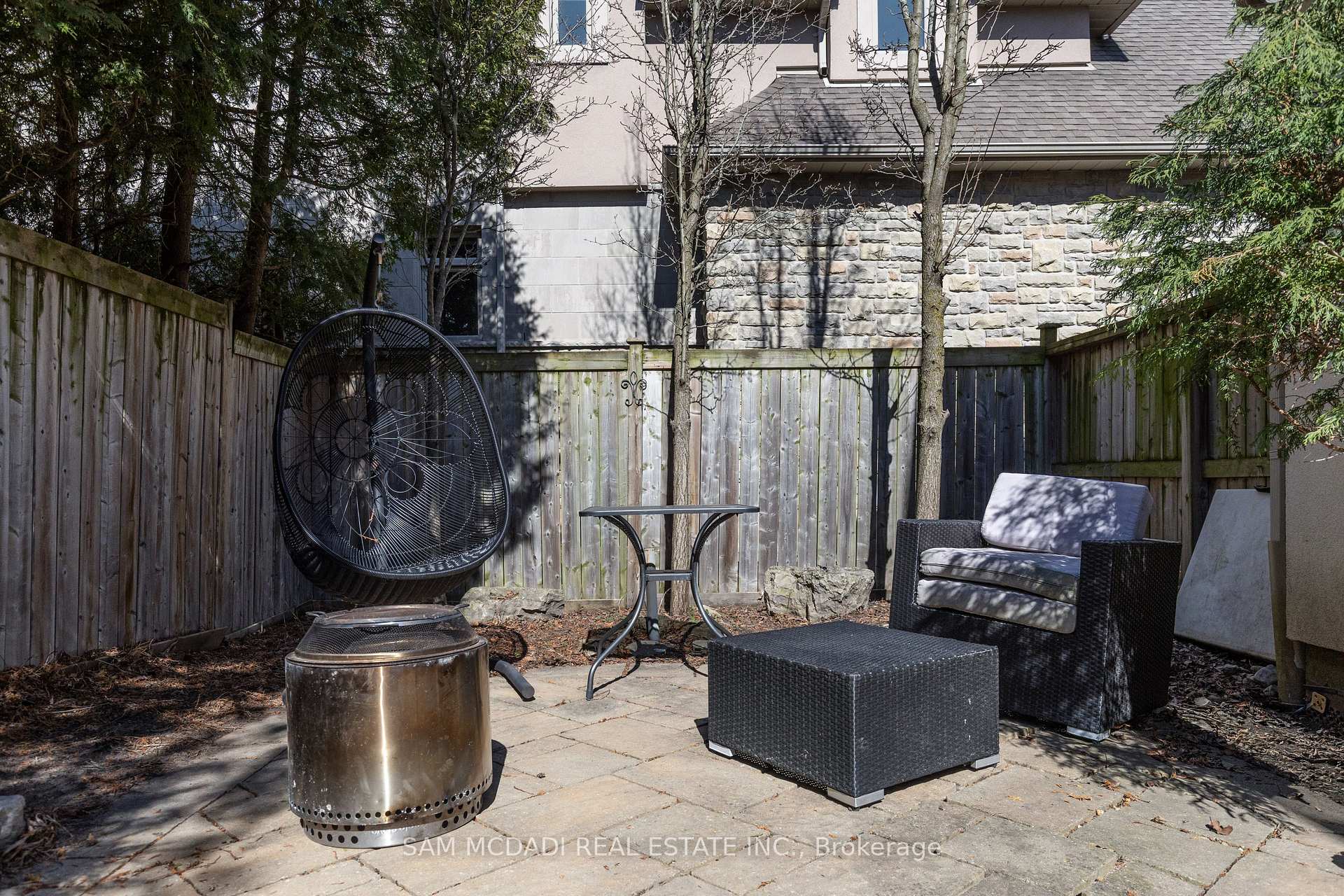 3325 Lakeshore Road