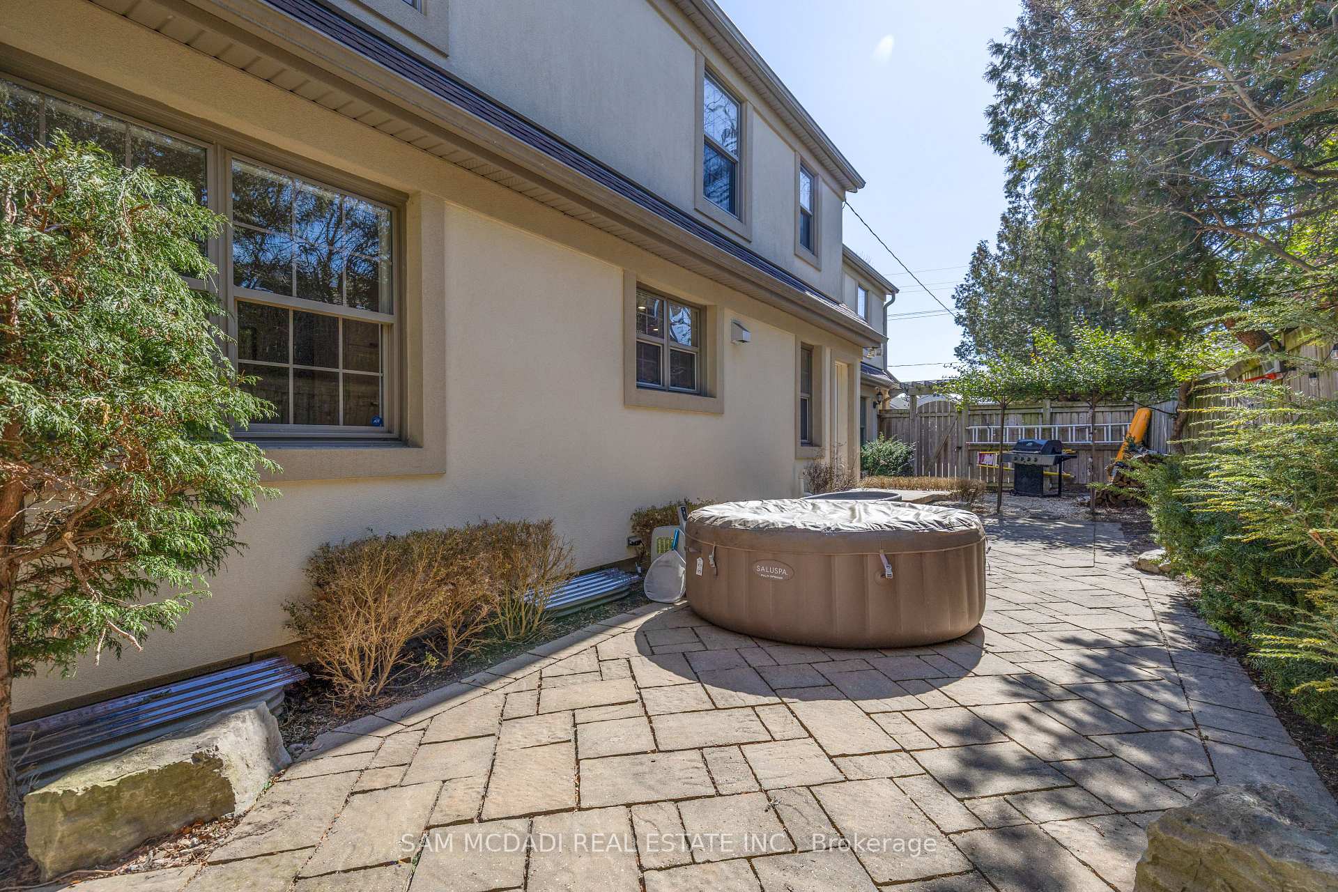 3325 Lakeshore Road