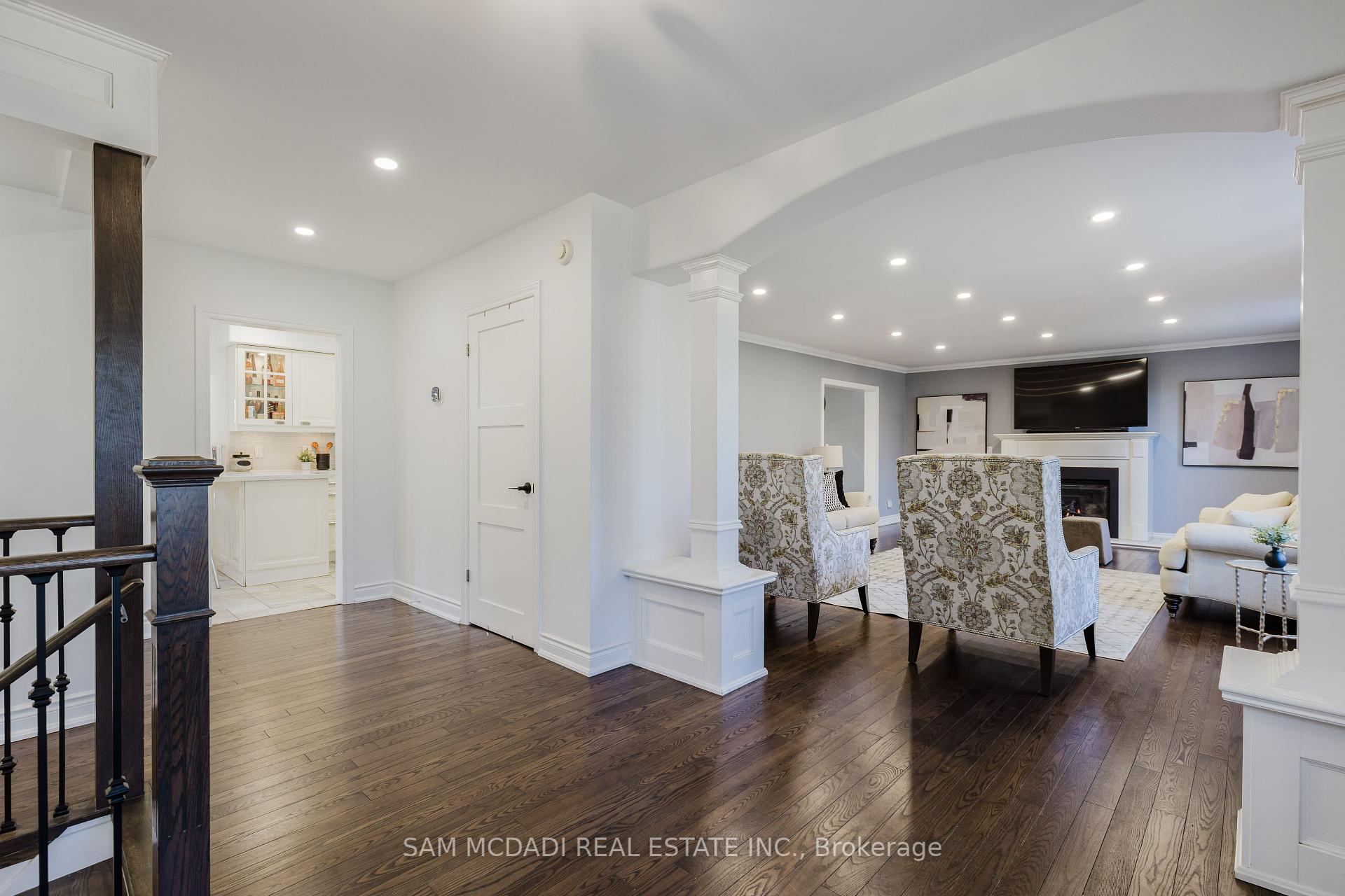 3325 Lakeshore Road