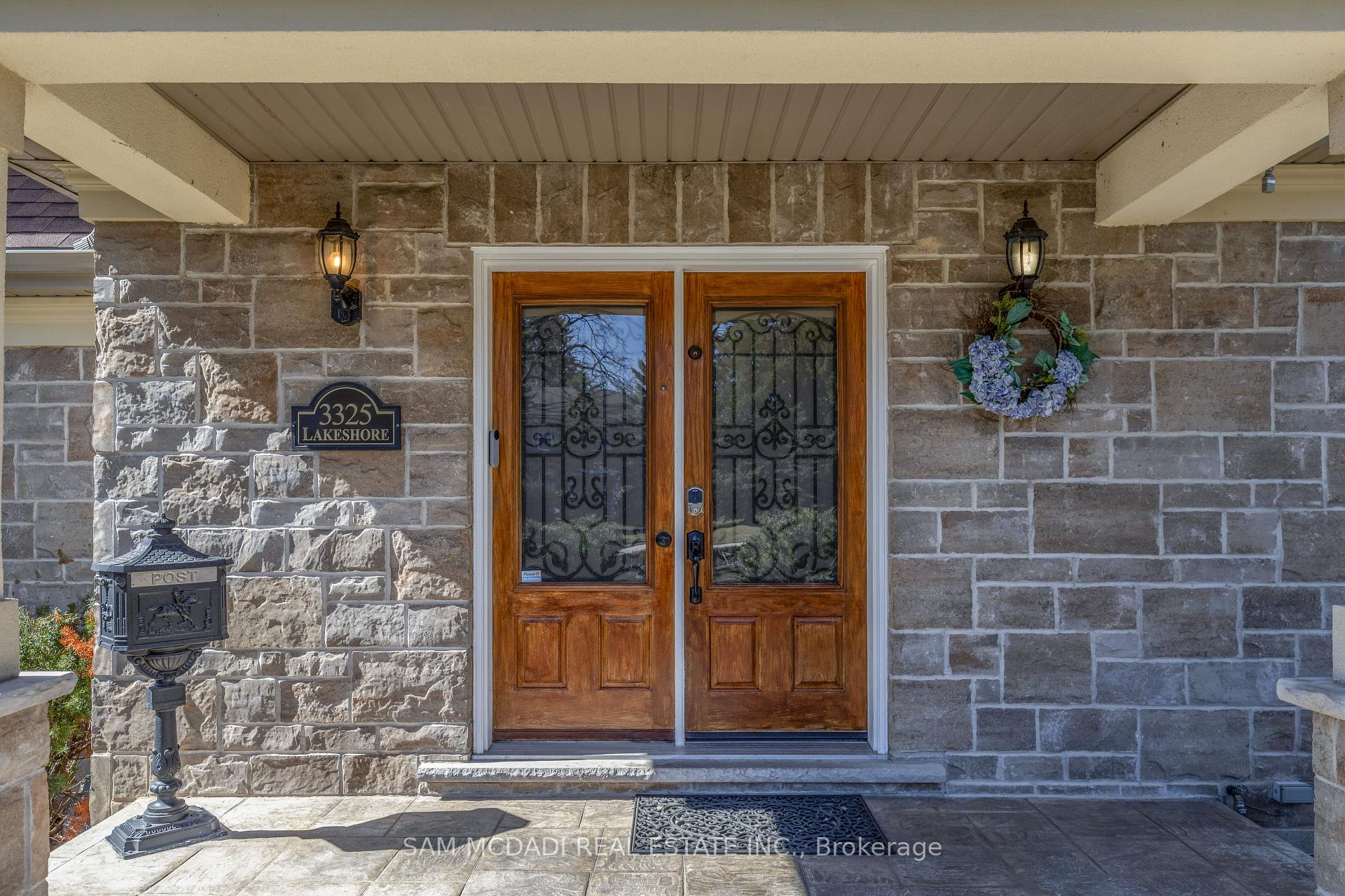 3325 Lakeshore Road