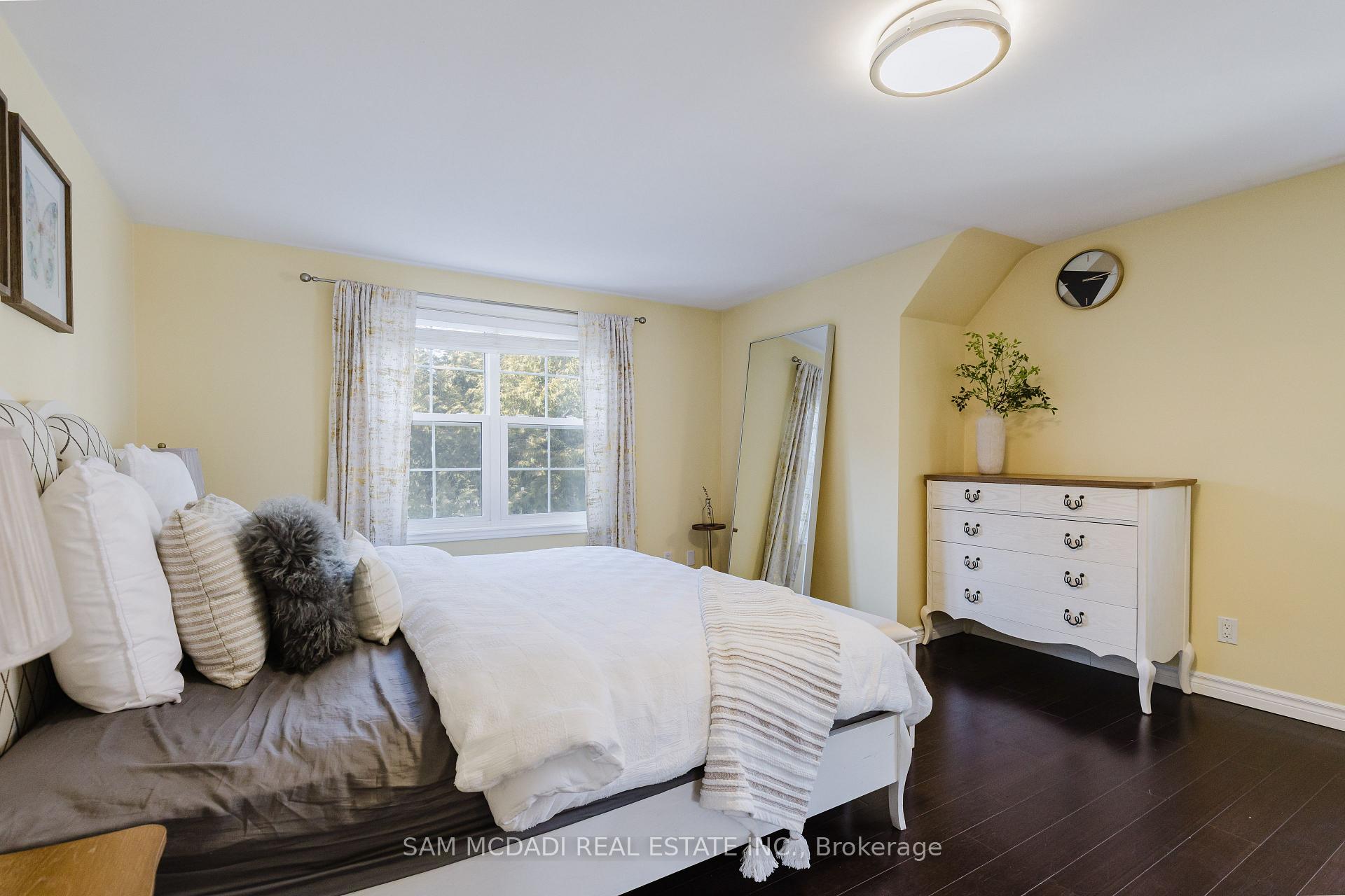 3325 Lakeshore Road