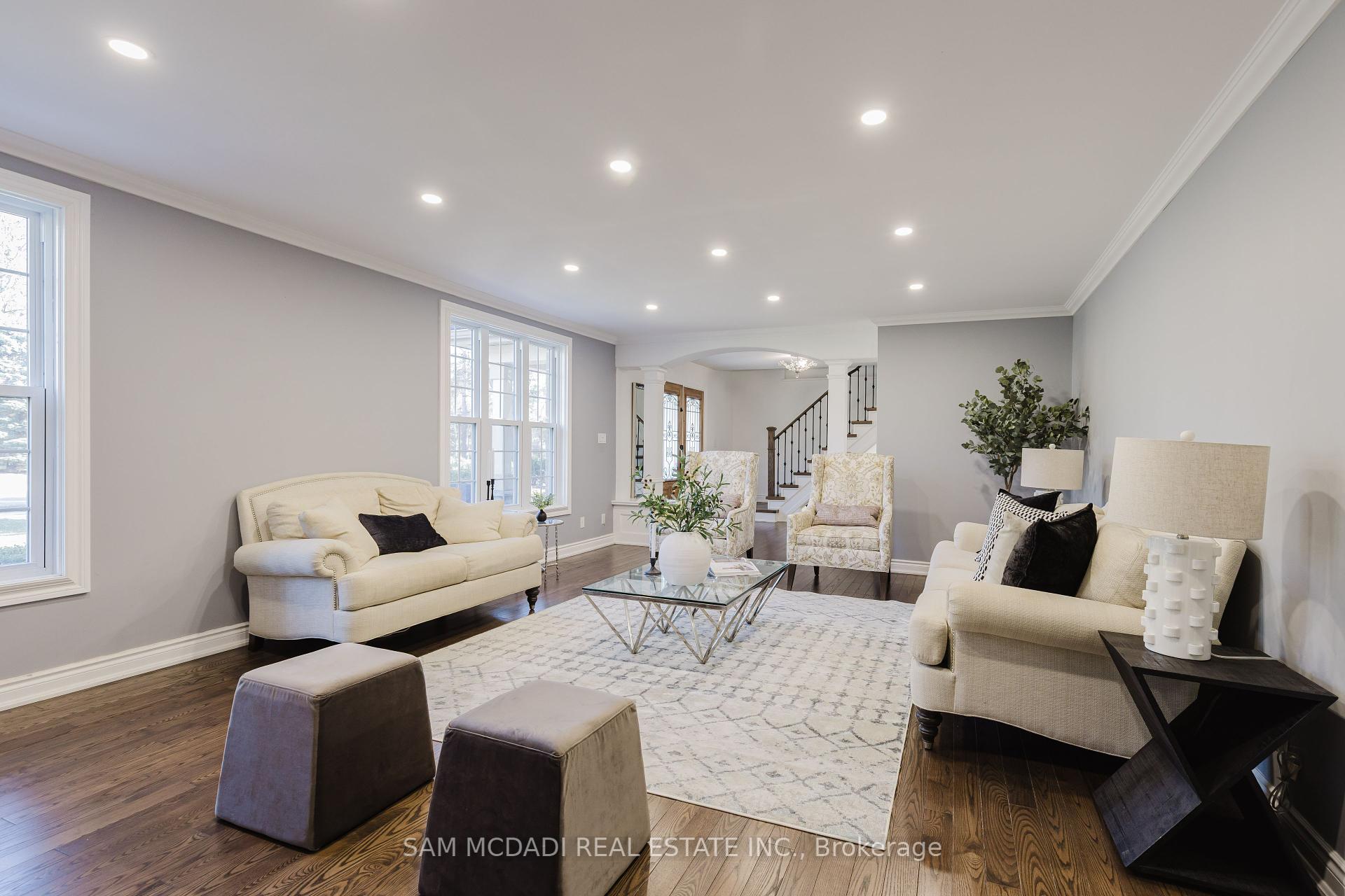 3325 Lakeshore Road
