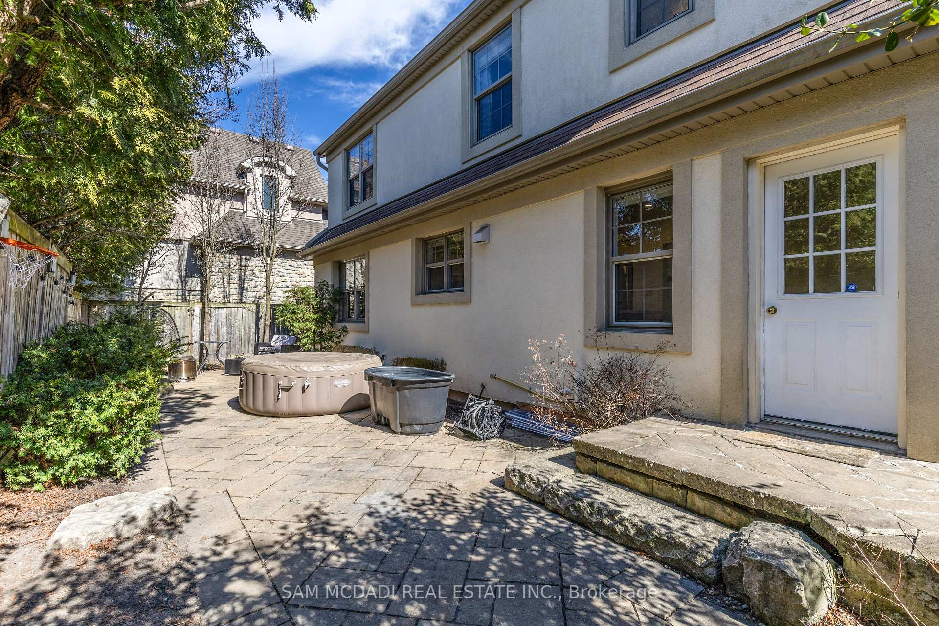 3325 Lakeshore Road