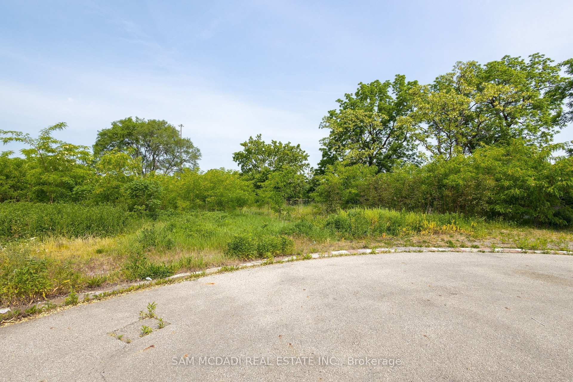 2477 Queensway Drive