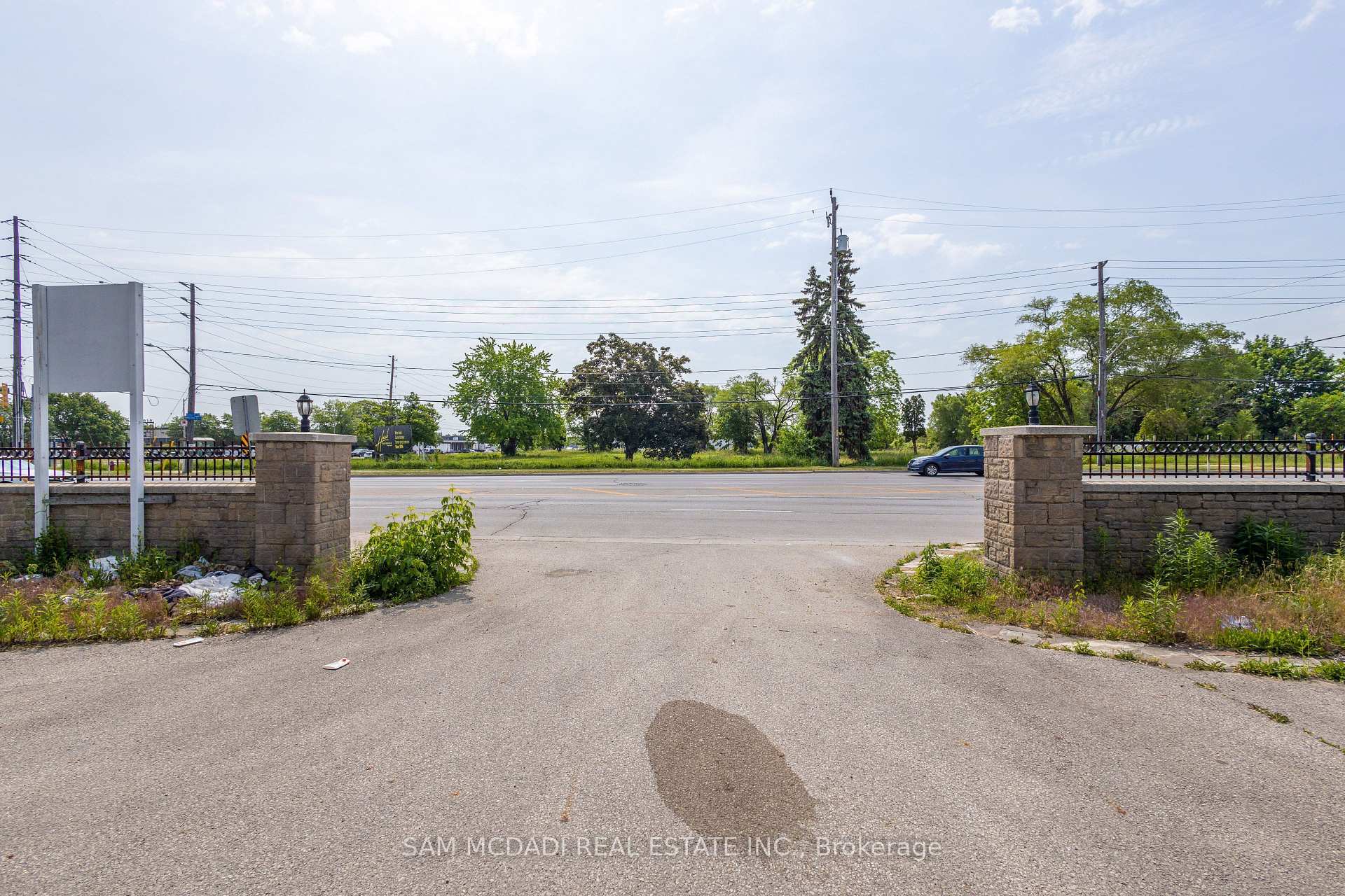 2477 Queensway Drive