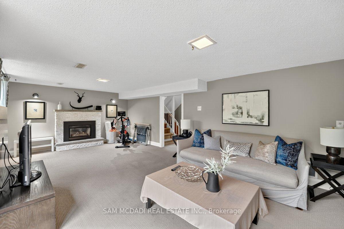 42 Peter Street N