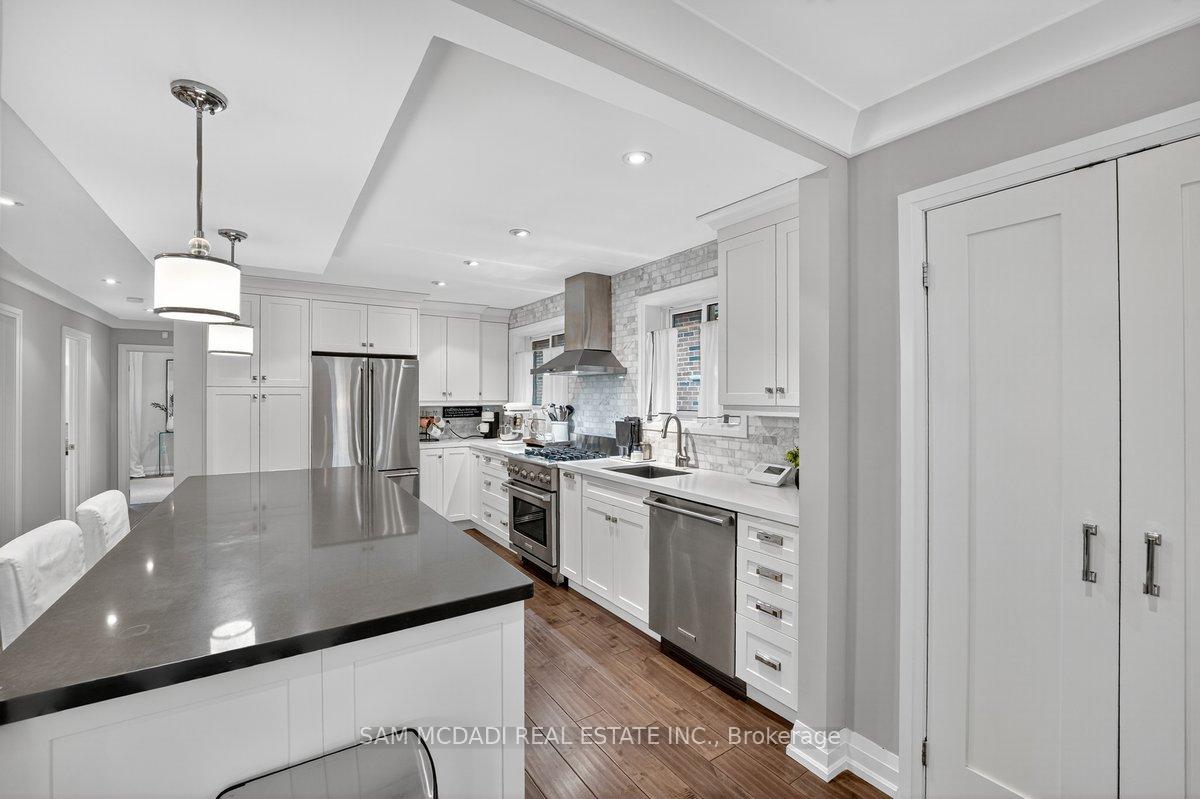 42 Peter Street N