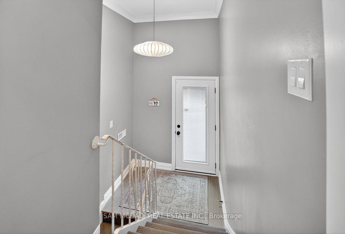 42 Peter Street N
