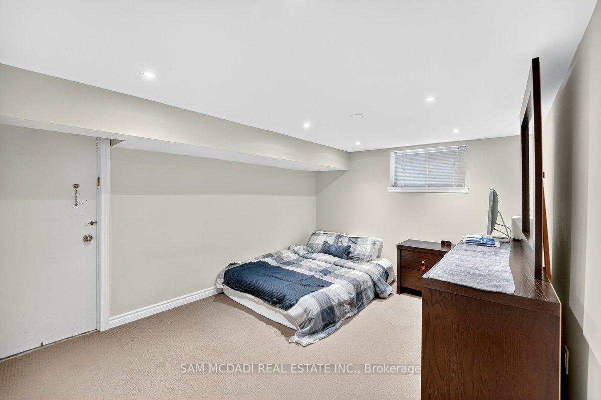 42 Peter Street N